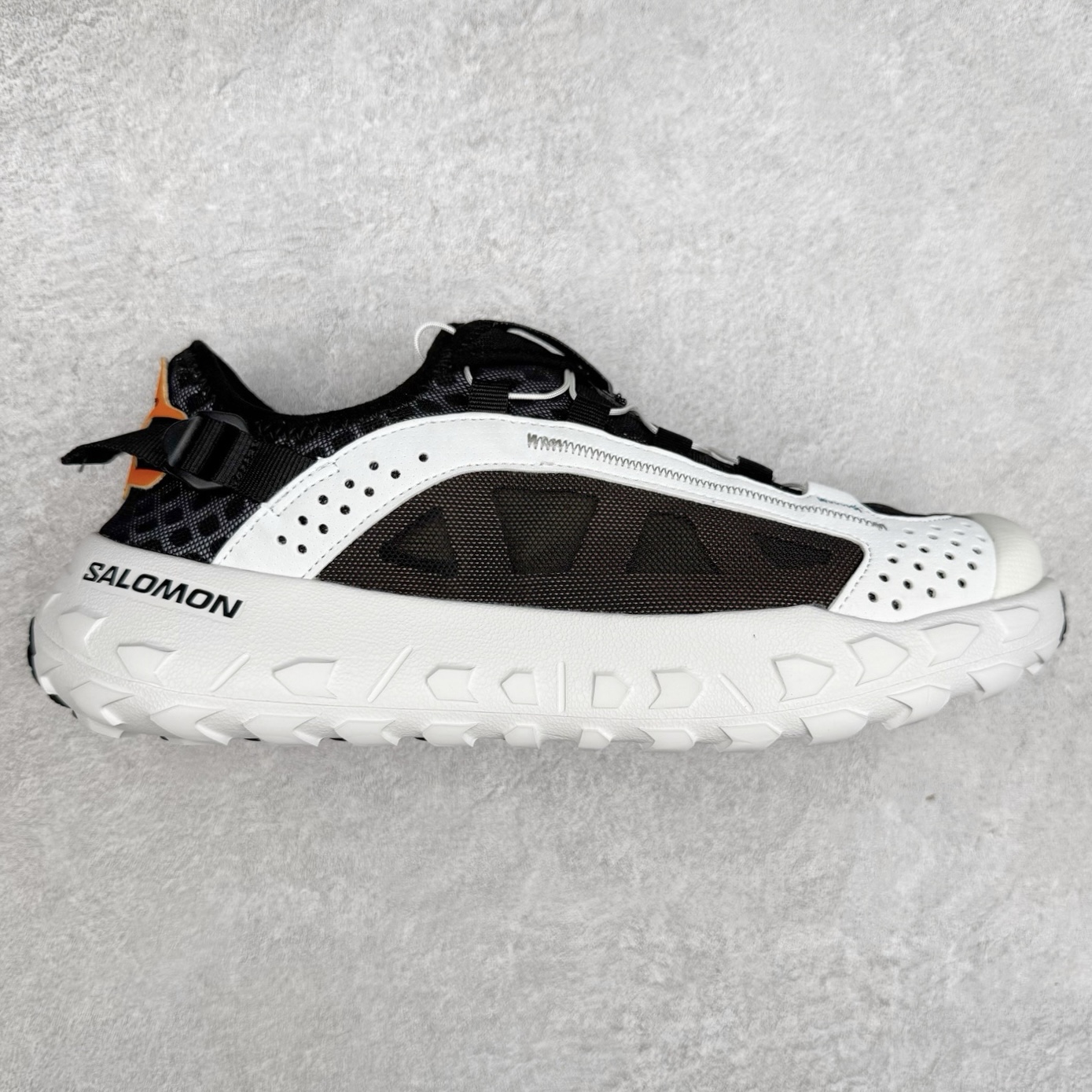 ＃GX SALOMON SOLAMPHIBIAN 萨洛蒙舒适百搭户外功能轮胎鞋水陆两栖防滑耐磨低帮户外功能鞋 SALOMON诞生于1947年的法国阿尔卑斯山区，全球知名的户外运动品牌。一直致力于推动滑雪、越野跑等山地运动的发展及产品的进步。其产品设计致力于追求创新和发掘产品的性能极限，帮助喜欢自由的人在山地间不断挑战自我 尺码：36 36.5 37.5 38 38.5 39 40 40.5 41 42 42.5 43 44 44.5 45 46.5-选品中心