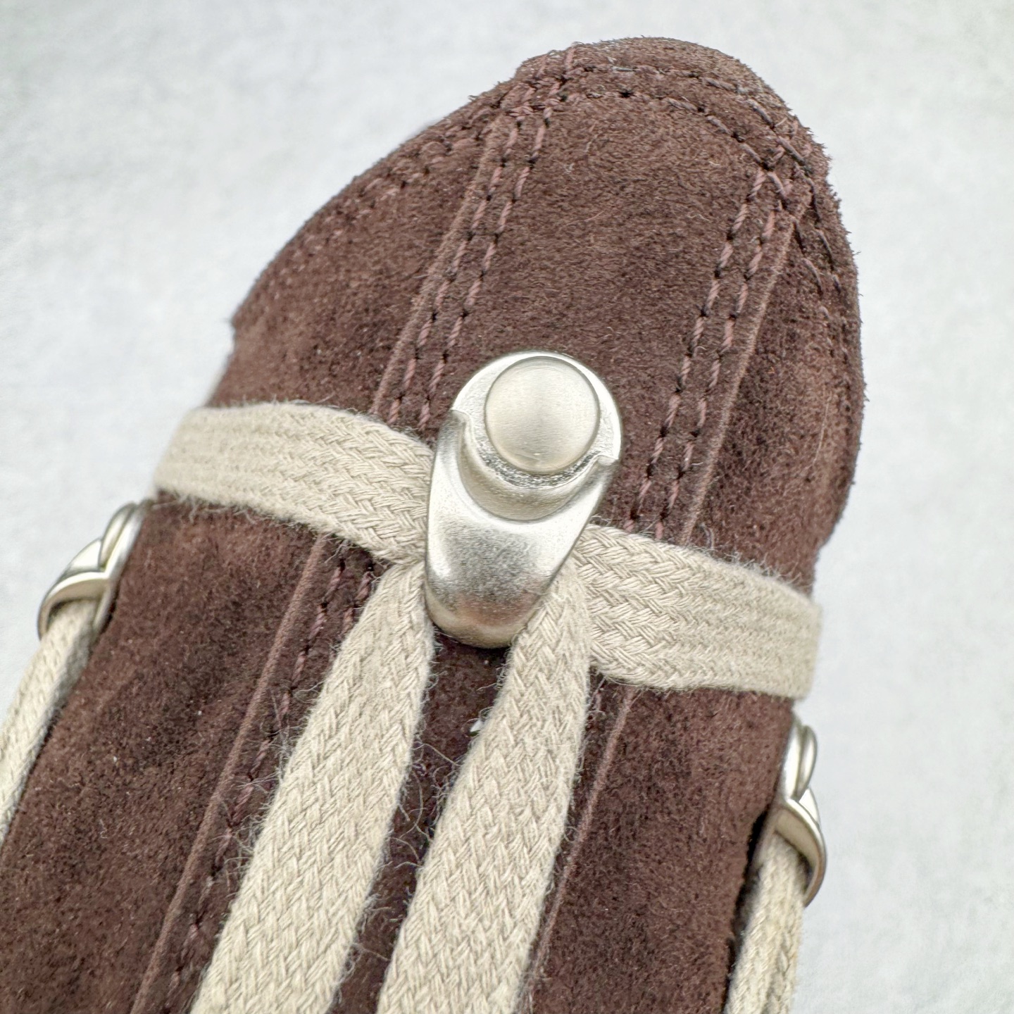 图片[16]-＃DG纯原 Rick Owens Edfu 瑞克·欧文斯低帮皮面时尚运动板鞋 黑棕疯狂绑带 二级市场已经7K以上 平台客户随意卖四位数 RO广东原厂出品 纯原天花板 原版一比一复刻 冲正绝不翻车 还原度达到百分之98以上 原楦开发纸版版型 ZP拆解原版1：1复模裁片纸版 力求做到0错位 这样才能达到和zp一致的鞋型味道 采用进口cnc数控机床开发对版独家tpu奶香大底 区别于市场所有版本 zp同源全头层粒面小牛皮 达到和zp一致手感 原厂进口细纹布 万邦订购原厂高弹粉红色海绵 内里搭配软质细腻羊皮 TPU高密度大底 软硬度透光度高已经测试和原版一致 尺码：36 37 38 39 40 41 42 43 44 45 46-选品中心