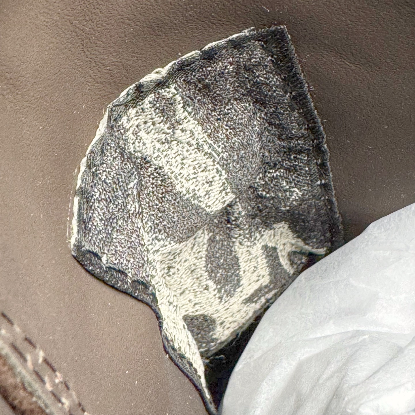 图片[12]-＃DG纯原 Rick Owens Edfu 瑞克·欧文斯低帮皮面时尚运动板鞋 黑棕疯狂绑带 二级市场已经7K以上 平台客户随意卖四位数 RO广东原厂出品 纯原天花板 原版一比一复刻 冲正绝不翻车 还原度达到百分之98以上 原楦开发纸版版型 ZP拆解原版1：1复模裁片纸版 力求做到0错位 这样才能达到和zp一致的鞋型味道 采用进口cnc数控机床开发对版独家tpu奶香大底 区别于市场所有版本 zp同源全头层粒面小牛皮 达到和zp一致手感 原厂进口细纹布 万邦订购原厂高弹粉红色海绵 内里搭配软质细腻羊皮 TPU高密度大底 软硬度透光度高已经测试和原版一致 尺码：36 37 38 39 40 41 42 43 44 45 46-选品中心