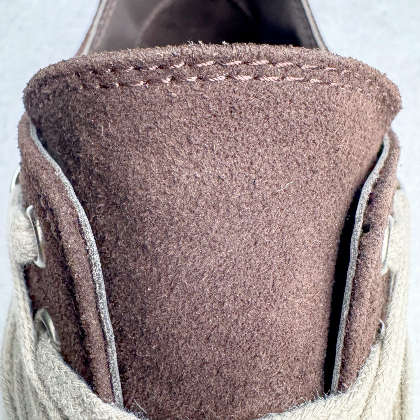 图片[13]-＃DG纯原 Rick Owens Edfu 瑞克·欧文斯低帮皮面时尚运动板鞋 黑棕疯狂绑带 二级市场已经7K以上 平台客户随意卖四位数 RO广东原厂出品 纯原天花板 原版一比一复刻 冲正绝不翻车 还原度达到百分之98以上 原楦开发纸版版型 ZP拆解原版1：1复模裁片纸版 力求做到0错位 这样才能达到和zp一致的鞋型味道 采用进口cnc数控机床开发对版独家tpu奶香大底 区别于市场所有版本 zp同源全头层粒面小牛皮 达到和zp一致手感 原厂进口细纹布 万邦订购原厂高弹粉红色海绵 内里搭配软质细腻羊皮 TPU高密度大底 软硬度透光度高已经测试和原版一致 尺码：36 37 38 39 40 41 42 43 44 45 46-选品中心