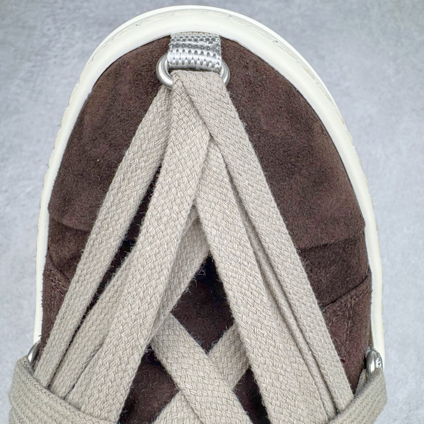 图片[15]-＃DG纯原 Rick Owens Edfu 瑞克·欧文斯低帮皮面时尚运动板鞋 黑棕疯狂绑带 二级市场已经7K以上 平台客户随意卖四位数 RO广东原厂出品 纯原天花板 原版一比一复刻 冲正绝不翻车 还原度达到百分之98以上 原楦开发纸版版型 ZP拆解原版1：1复模裁片纸版 力求做到0错位 这样才能达到和zp一致的鞋型味道 采用进口cnc数控机床开发对版独家tpu奶香大底 区别于市场所有版本 zp同源全头层粒面小牛皮 达到和zp一致手感 原厂进口细纹布 万邦订购原厂高弹粉红色海绵 内里搭配软质细腻羊皮 TPU高密度大底 软硬度透光度高已经测试和原版一致 尺码：36 37 38 39 40 41 42 43 44 45 46-选品中心