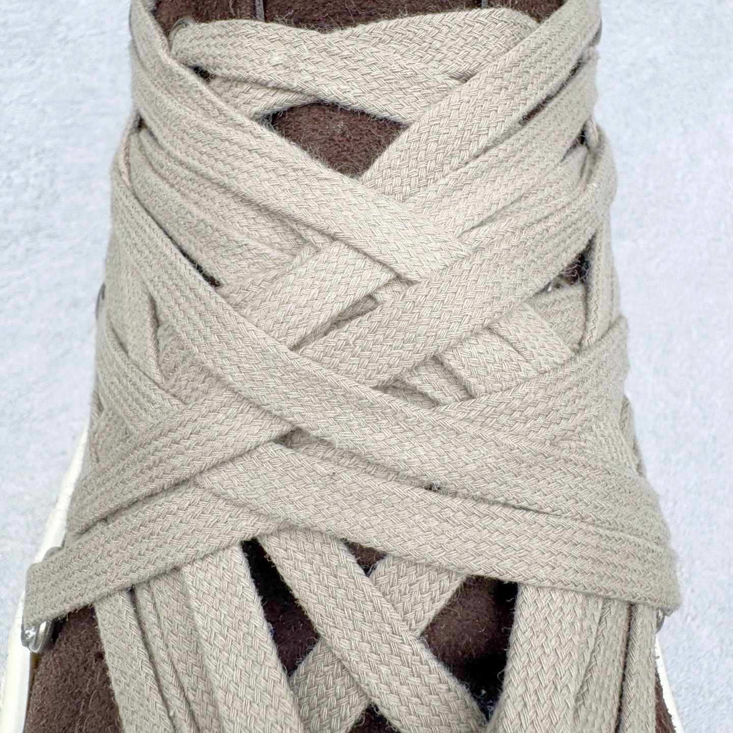 图片[14]-＃DG纯原 Rick Owens Edfu 瑞克·欧文斯低帮皮面时尚运动板鞋 黑棕疯狂绑带 二级市场已经7K以上 平台客户随意卖四位数 RO广东原厂出品 纯原天花板 原版一比一复刻 冲正绝不翻车 还原度达到百分之98以上 原楦开发纸版版型 ZP拆解原版1：1复模裁片纸版 力求做到0错位 这样才能达到和zp一致的鞋型味道 采用进口cnc数控机床开发对版独家tpu奶香大底 区别于市场所有版本 zp同源全头层粒面小牛皮 达到和zp一致手感 原厂进口细纹布 万邦订购原厂高弹粉红色海绵 内里搭配软质细腻羊皮 TPU高密度大底 软硬度透光度高已经测试和原版一致 尺码：36 37 38 39 40 41 42 43 44 45 46-选品中心