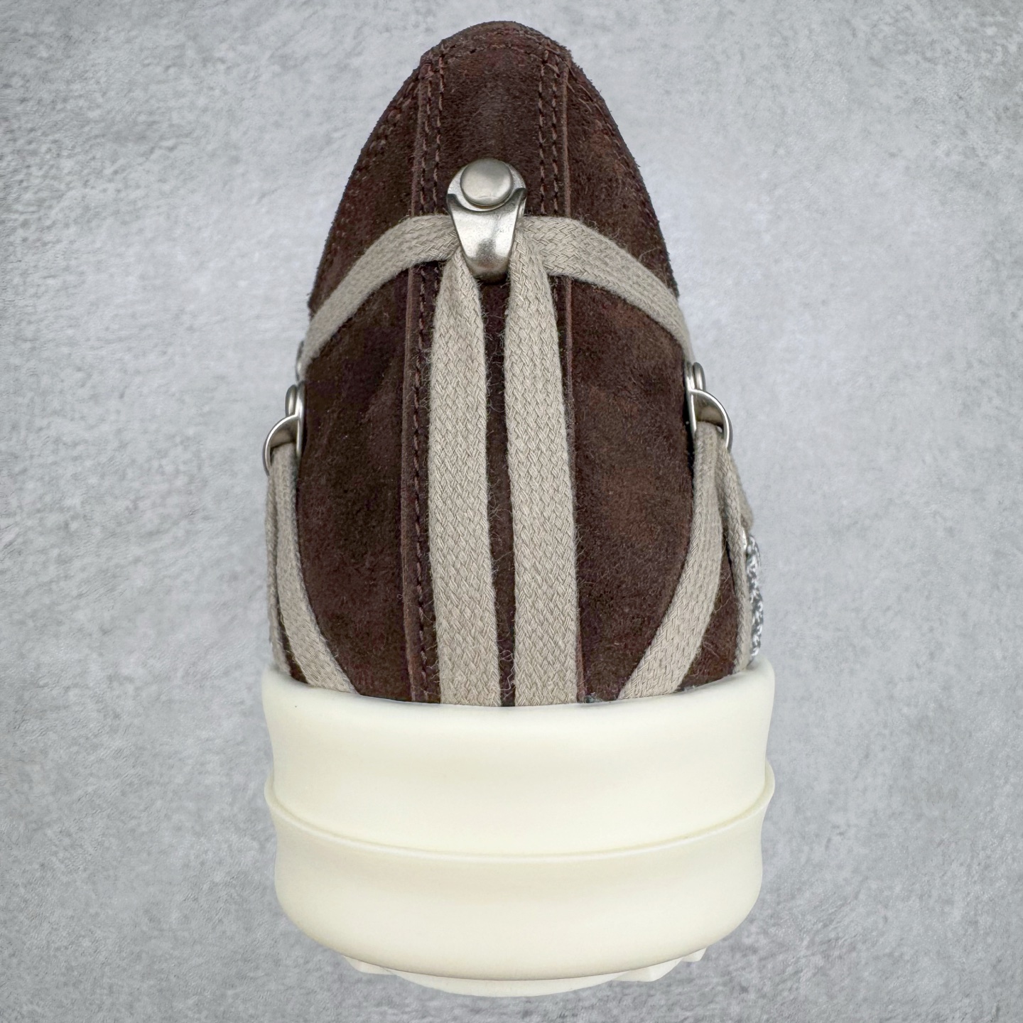 图片[8]-＃DG纯原 Rick Owens Edfu 瑞克·欧文斯低帮皮面时尚运动板鞋 黑棕疯狂绑带 二级市场已经7K以上 平台客户随意卖四位数 RO广东原厂出品 纯原天花板 原版一比一复刻 冲正绝不翻车 还原度达到百分之98以上 原楦开发纸版版型 ZP拆解原版1：1复模裁片纸版 力求做到0错位 这样才能达到和zp一致的鞋型味道 采用进口cnc数控机床开发对版独家tpu奶香大底 区别于市场所有版本 zp同源全头层粒面小牛皮 达到和zp一致手感 原厂进口细纹布 万邦订购原厂高弹粉红色海绵 内里搭配软质细腻羊皮 TPU高密度大底 软硬度透光度高已经测试和原版一致 尺码：36 37 38 39 40 41 42 43 44 45 46-选品中心