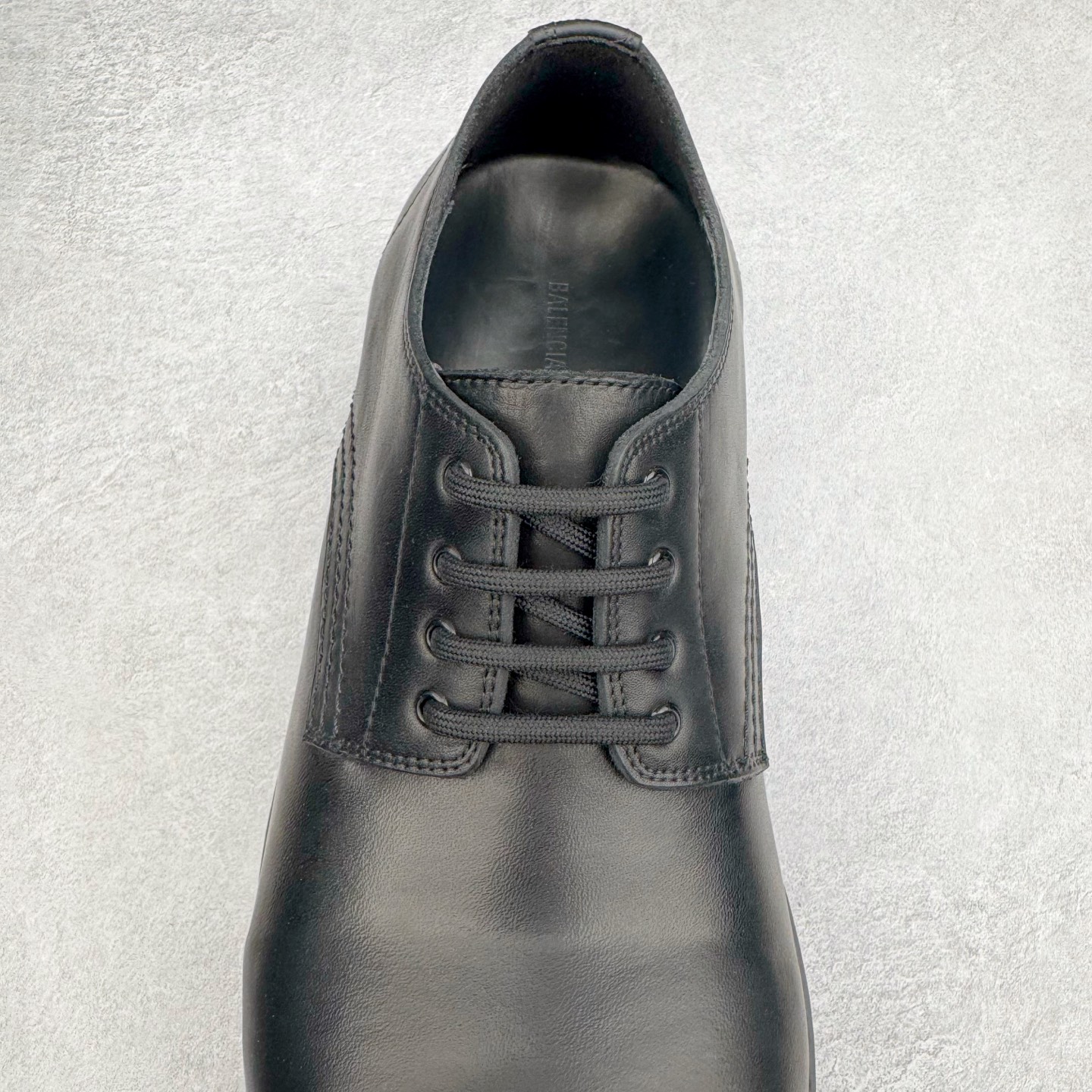 图片[5]-＃GD广顶 Balenciaga Stomper 巴黎世家时尚系带牛皮厚底德比鞋 象征着时尚的前沿 款式典雅而时尚 突显法式高雅气息 众多国内外一线潮流明星上脚加持 舒适鞋面 具有很好的延展性和透气性 外观设计鞋身运用简洁的黑色进行搭配 上脚颜值高 鞋跟耐磨性强 不易打滑 尺码：39-45（偏大一码）-选品中心