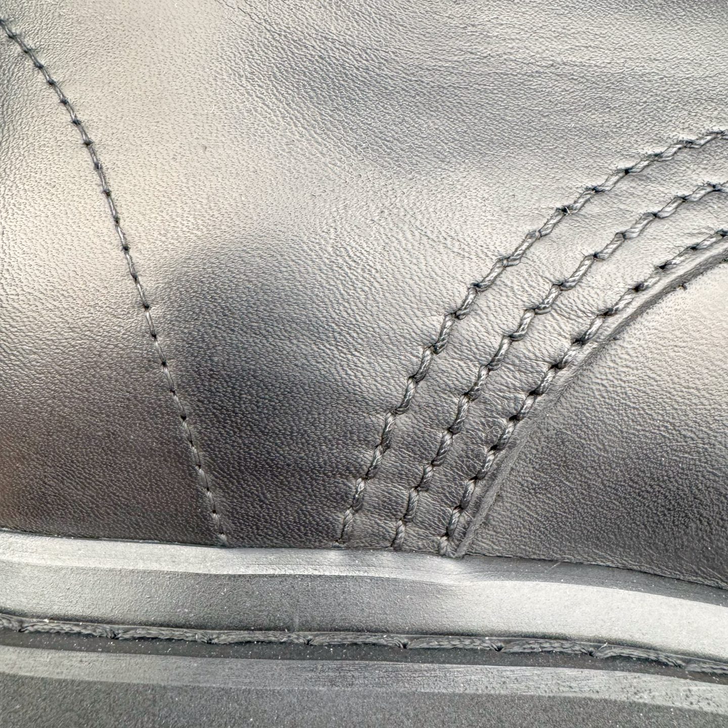 图片[19]-＃GD广顶 Balenciaga Stomper 巴黎世家时尚系带牛皮厚底德比鞋 象征着时尚的前沿 款式典雅而时尚 突显法式高雅气息 众多国内外一线潮流明星上脚加持 舒适鞋面 具有很好的延展性和透气性 外观设计鞋身运用简洁的黑色进行搭配 上脚颜值高 鞋跟耐磨性强 不易打滑 尺码：39-45（偏大一码）-选品中心