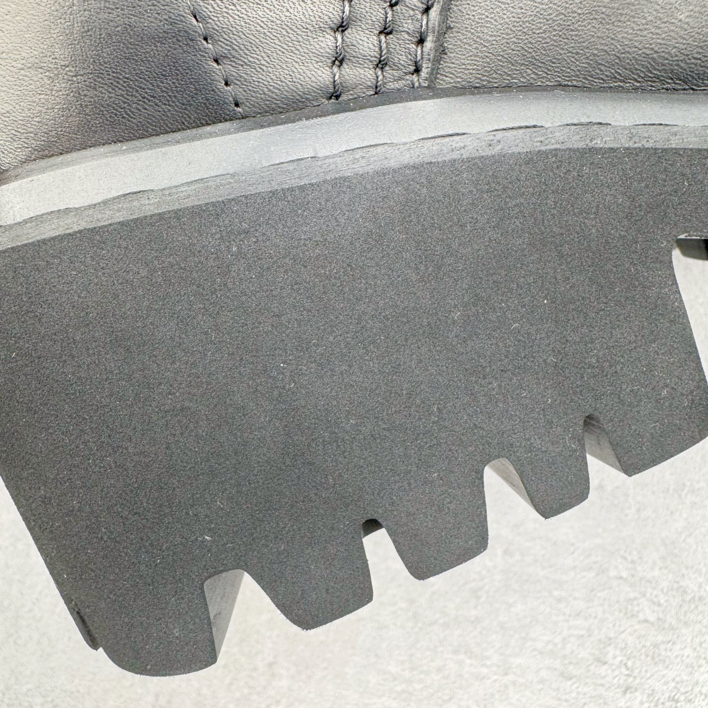 图片[20]-＃GD广顶 Balenciaga Stomper 巴黎世家时尚系带牛皮厚底德比鞋 象征着时尚的前沿 款式典雅而时尚 突显法式高雅气息 众多国内外一线潮流明星上脚加持 舒适鞋面 具有很好的延展性和透气性 外观设计鞋身运用简洁的黑色进行搭配 上脚颜值高 鞋跟耐磨性强 不易打滑 尺码：39-45（偏大一码）-选品中心