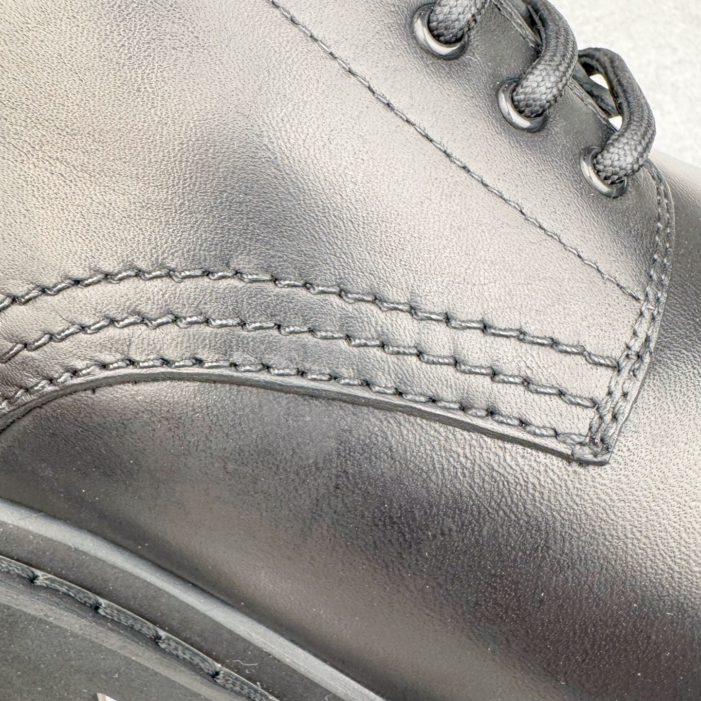 图片[18]-＃GD广顶 Balenciaga Stomper 巴黎世家时尚系带牛皮厚底德比鞋 象征着时尚的前沿 款式典雅而时尚 突显法式高雅气息 众多国内外一线潮流明星上脚加持 舒适鞋面 具有很好的延展性和透气性 外观设计鞋身运用简洁的黑色进行搭配 上脚颜值高 鞋跟耐磨性强 不易打滑 尺码：39-45（偏大一码）-选品中心