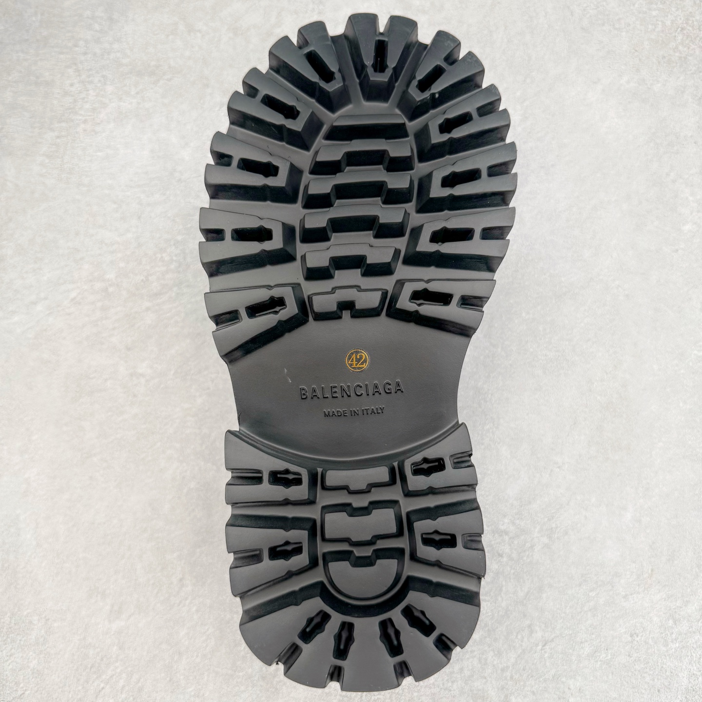 图片[9]-＃GD广顶 Balenciaga Stomper 巴黎世家时尚系带牛皮厚底德比鞋 象征着时尚的前沿 款式典雅而时尚 突显法式高雅气息 众多国内外一线潮流明星上脚加持 舒适鞋面 具有很好的延展性和透气性 外观设计鞋身运用简洁的黑色进行搭配 上脚颜值高 鞋跟耐磨性强 不易打滑 尺码：39-45（偏大一码）-选品中心