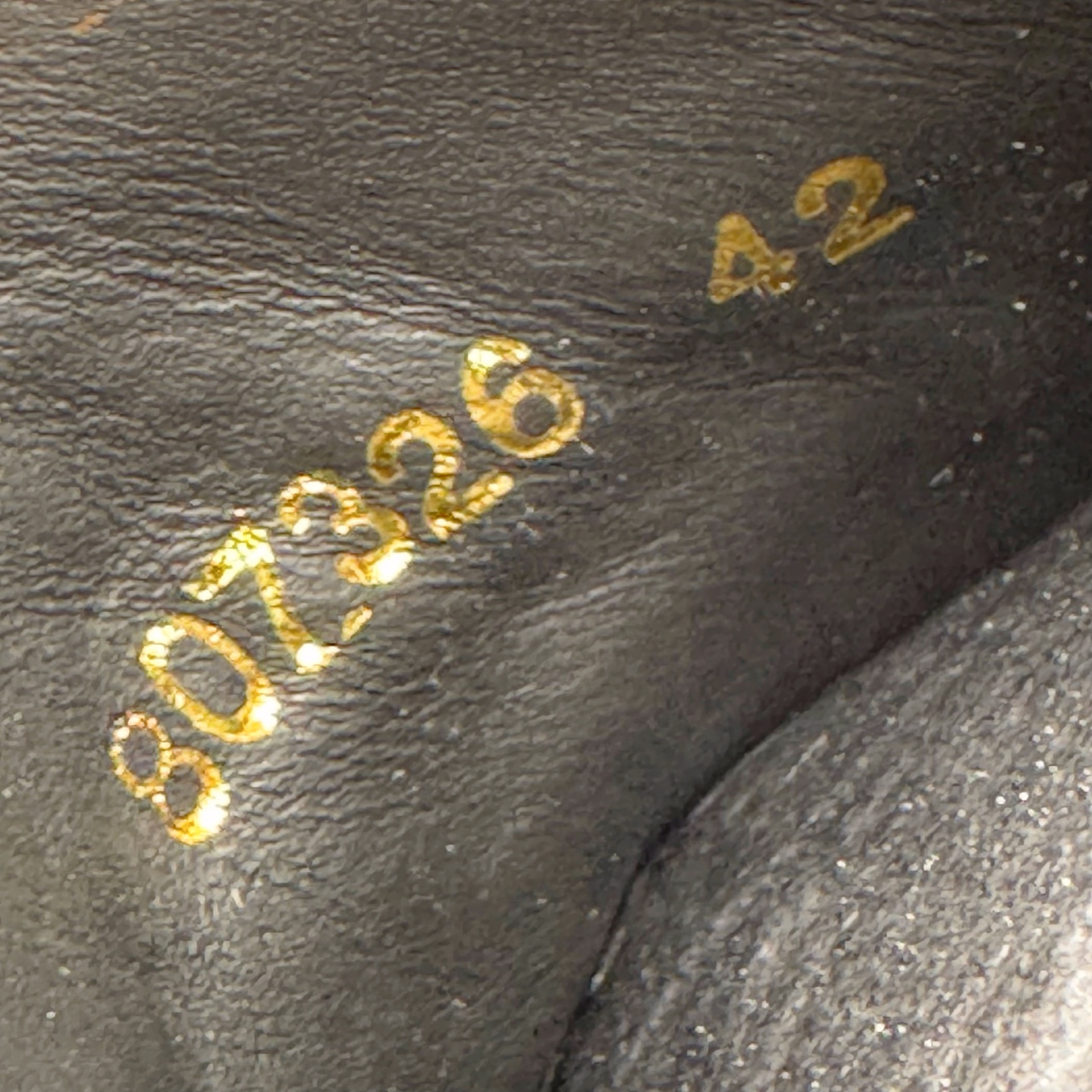 图片[11]-＃GD广顶 Balenciaga Stomper 巴黎世家时尚系带牛皮厚底德比鞋 象征着时尚的前沿 款式典雅而时尚 突显法式高雅气息 众多国内外一线潮流明星上脚加持 舒适鞋面 具有很好的延展性和透气性 外观设计鞋身运用简洁的黑色进行搭配 上脚颜值高 鞋跟耐磨性强 不易打滑 尺码：39-45（偏大一码）-选品中心