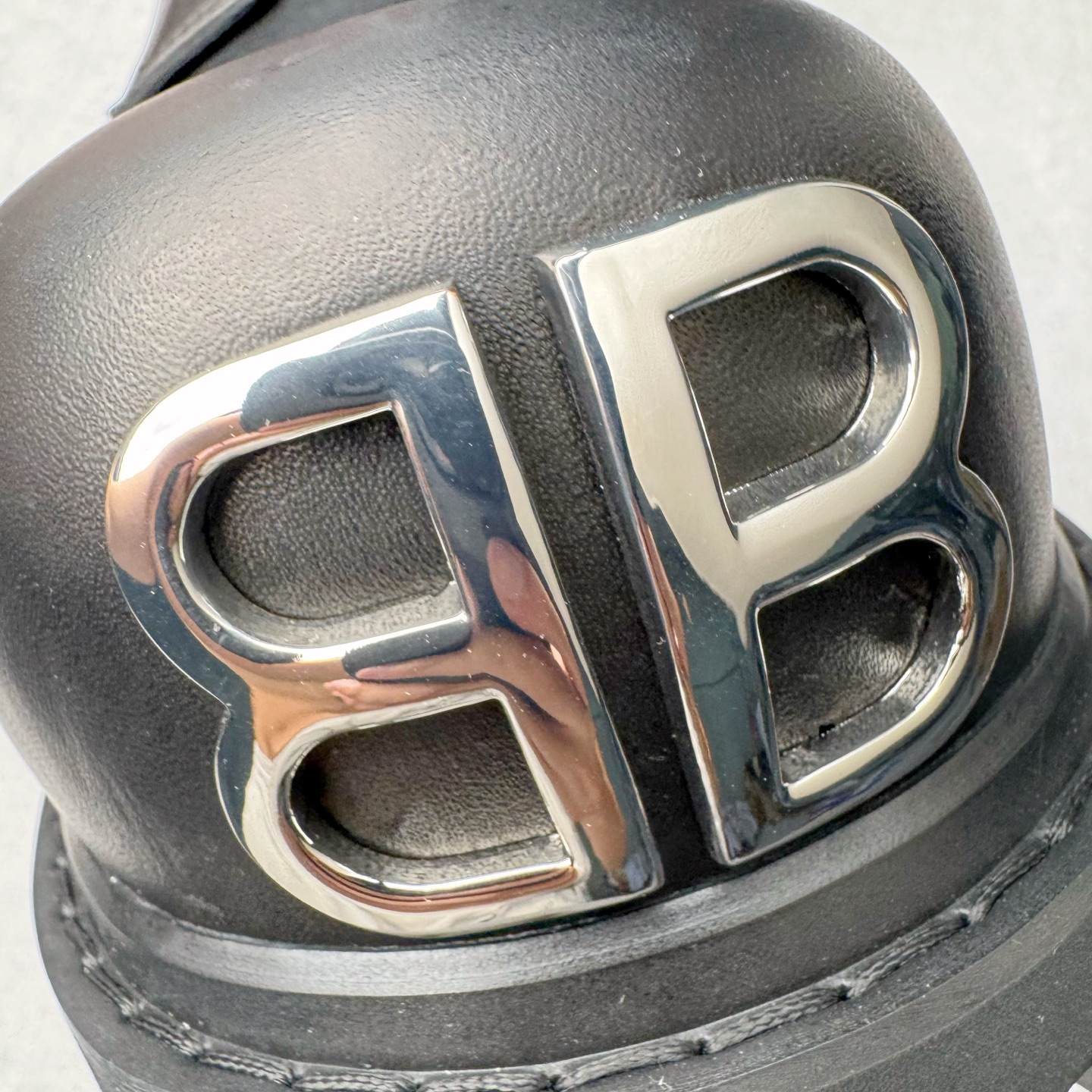 图片[14]-＃GD广顶 Balenciaga Stomper 巴黎世家时尚系带牛皮厚底德比鞋 象征着时尚的前沿 款式典雅而时尚 突显法式高雅气息 众多国内外一线潮流明星上脚加持 舒适鞋面 具有很好的延展性和透气性 外观设计鞋身运用简洁的黑色进行搭配 上脚颜值高 鞋跟耐磨性强 不易打滑 尺码：39-45（偏大一码）-选品中心