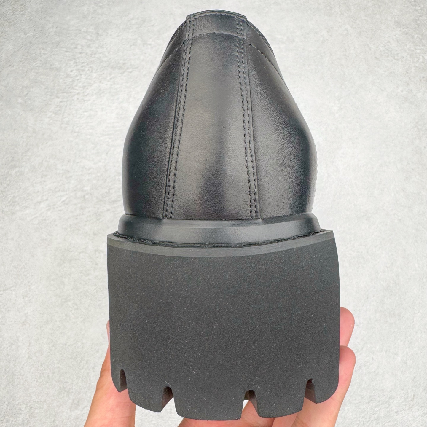 图片[8]-＃GD广顶 Balenciaga Stomper 巴黎世家时尚系带牛皮厚底德比鞋 象征着时尚的前沿 款式典雅而时尚 突显法式高雅气息 众多国内外一线潮流明星上脚加持 舒适鞋面 具有很好的延展性和透气性 外观设计鞋身运用简洁的黑色进行搭配 上脚颜值高 鞋跟耐磨性强 不易打滑 尺码：39-45（偏大一码）-选品中心