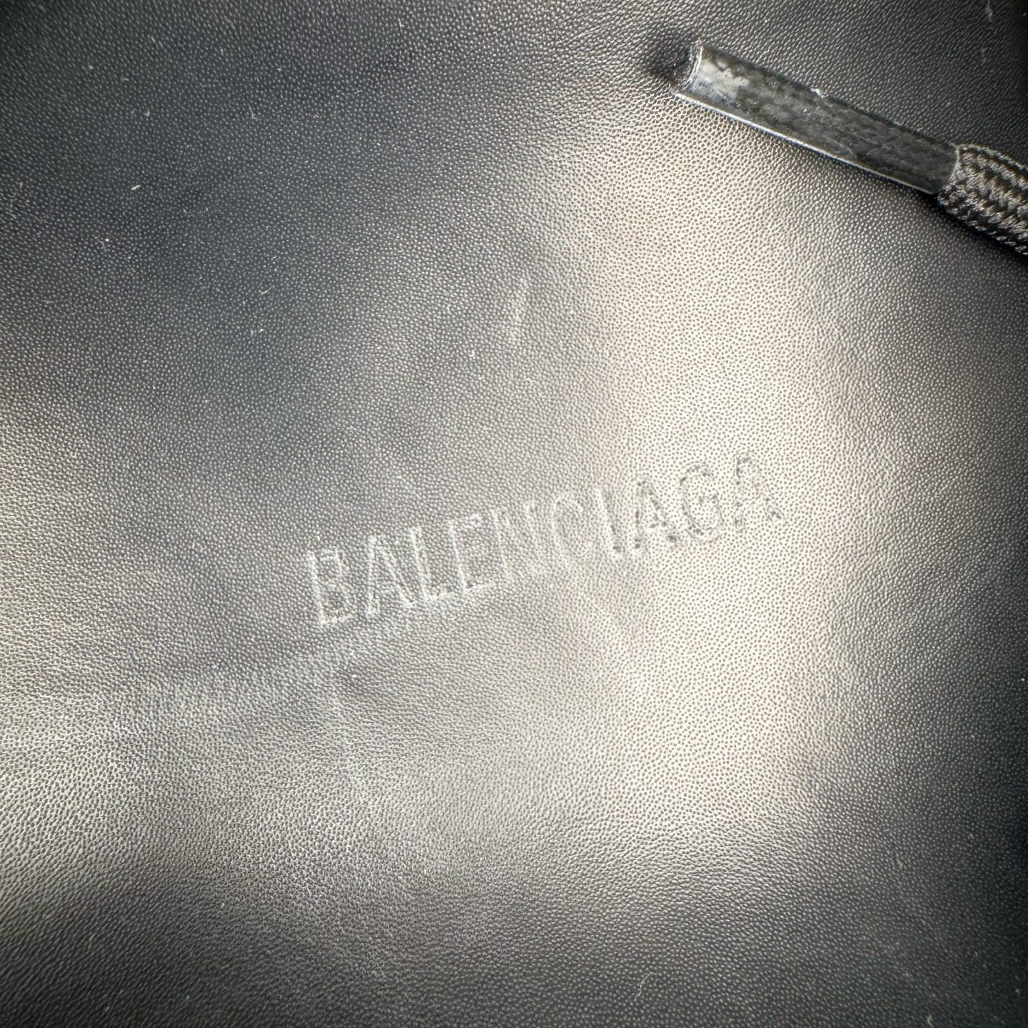 图片[12]-＃GD广顶 Balenciaga Stomper 巴黎世家时尚系带牛皮厚底德比鞋 象征着时尚的前沿 款式典雅而时尚 突显法式高雅气息 众多国内外一线潮流明星上脚加持 舒适鞋面 具有很好的延展性和透气性 外观设计鞋身运用简洁的黑色进行搭配 上脚颜值高 鞋跟耐磨性强 不易打滑 尺码：39-45（偏大一码）-选品中心