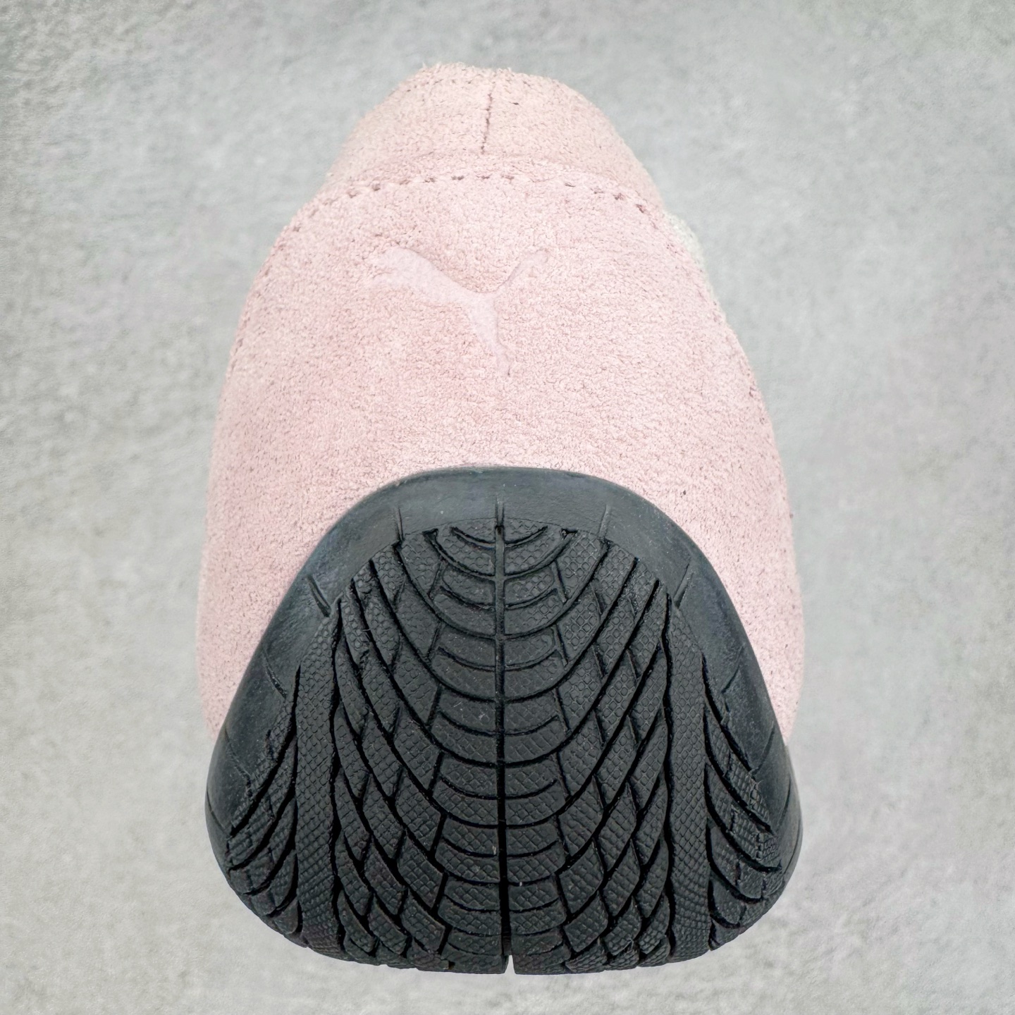 图片[8]-＃S2 PUMA Speedcat Ballerina 彪马柔软舒适防滑耐磨低帮生活休闲鞋芭蕾舞鞋单鞋玛丽珍鞋 这次，PUMA决定再对Speedcat来一次创新，以芭蕾舞鞋为灵感，将芭蕾舞鞋的灵动与轻盈感与赛车鞋融为一体，带来极具个性的全新鞋款Speedcat Ballerina。Speedcat Ballerina由Speedcat去除鞋舌、鞋带以及部分鞋侧位打造而成，鞋带部分被改为如同芭蕾鞋般的交叉弹性带，PUMA的标志依旧设计于鞋侧旁，整个鞋款外观变得更加优雅。Speedcat Ballerina 还汲取了赛车鞋的抓地设计，配备经典橡胶大底。尺码：36 37 37.5 38 38.5 39 40-选品中心