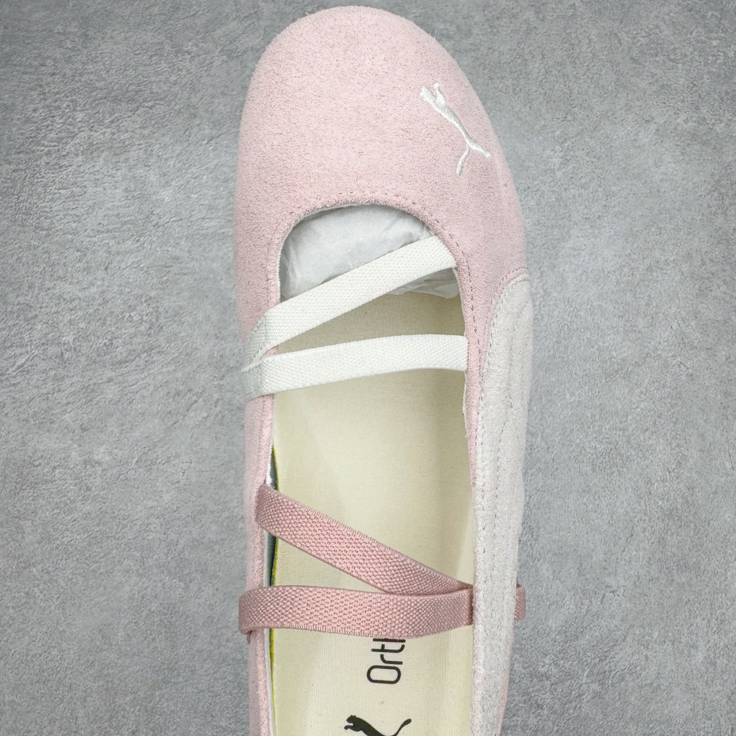 图片[4]-＃S2 PUMA Speedcat Ballerina 彪马柔软舒适防滑耐磨低帮生活休闲鞋芭蕾舞鞋单鞋玛丽珍鞋 这次，PUMA决定再对Speedcat来一次创新，以芭蕾舞鞋为灵感，将芭蕾舞鞋的灵动与轻盈感与赛车鞋融为一体，带来极具个性的全新鞋款Speedcat Ballerina。Speedcat Ballerina由Speedcat去除鞋舌、鞋带以及部分鞋侧位打造而成，鞋带部分被改为如同芭蕾鞋般的交叉弹性带，PUMA的标志依旧设计于鞋侧旁，整个鞋款外观变得更加优雅。Speedcat Ballerina 还汲取了赛车鞋的抓地设计，配备经典橡胶大底。尺码：36 37 37.5 38 38.5 39 40-选品中心