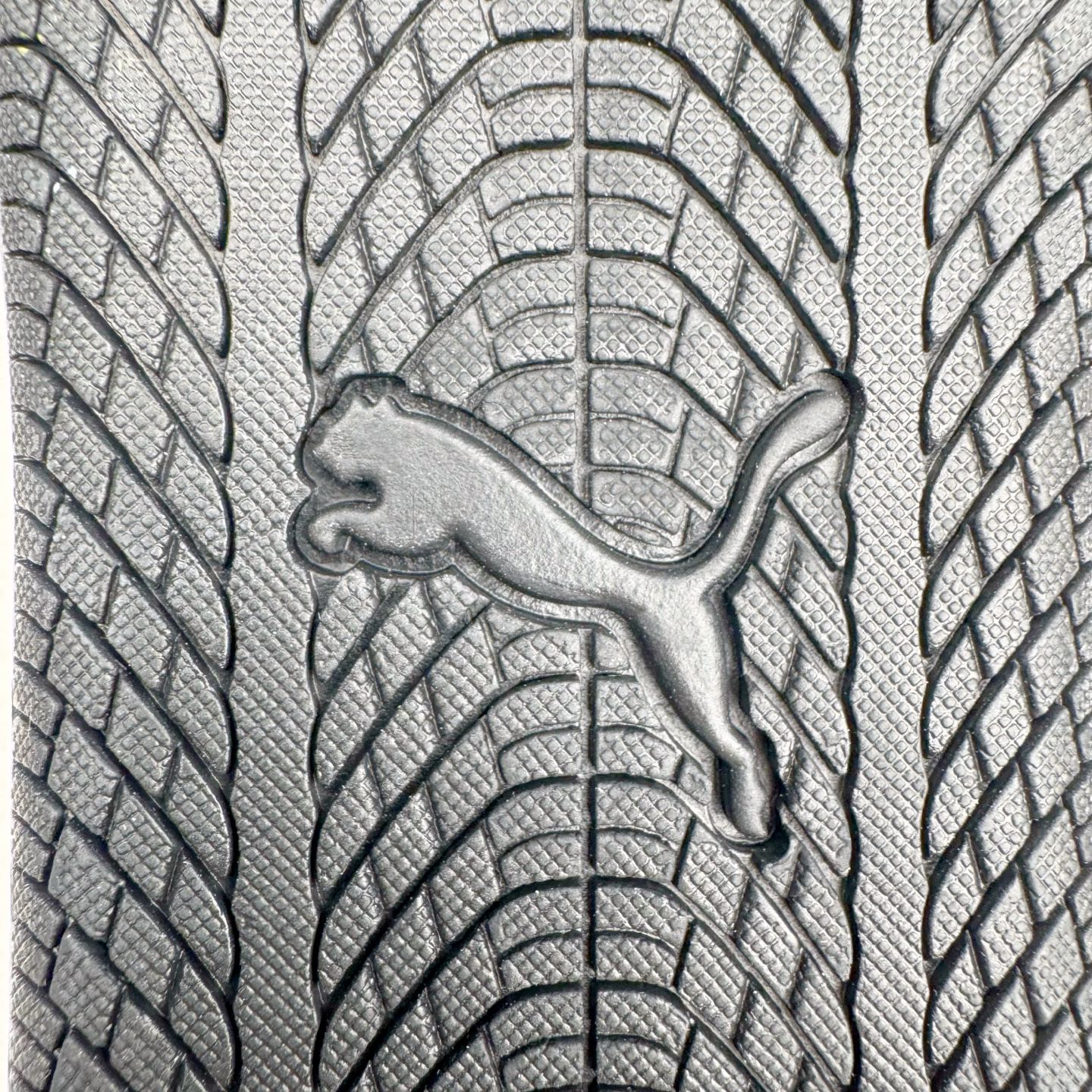 图片[18]-＃S2 PUMA Speedcat Ballerina 彪马柔软舒适防滑耐磨低帮生活休闲鞋芭蕾舞鞋单鞋玛丽珍鞋 这次，PUMA决定再对Speedcat来一次创新，以芭蕾舞鞋为灵感，将芭蕾舞鞋的灵动与轻盈感与赛车鞋融为一体，带来极具个性的全新鞋款Speedcat Ballerina。Speedcat Ballerina由Speedcat去除鞋舌、鞋带以及部分鞋侧位打造而成，鞋带部分被改为如同芭蕾鞋般的交叉弹性带，PUMA的标志依旧设计于鞋侧旁，整个鞋款外观变得更加优雅。Speedcat Ballerina 还汲取了赛车鞋的抓地设计，配备经典橡胶大底。尺码：36 37 37.5 38 38.5 39 40-选品中心