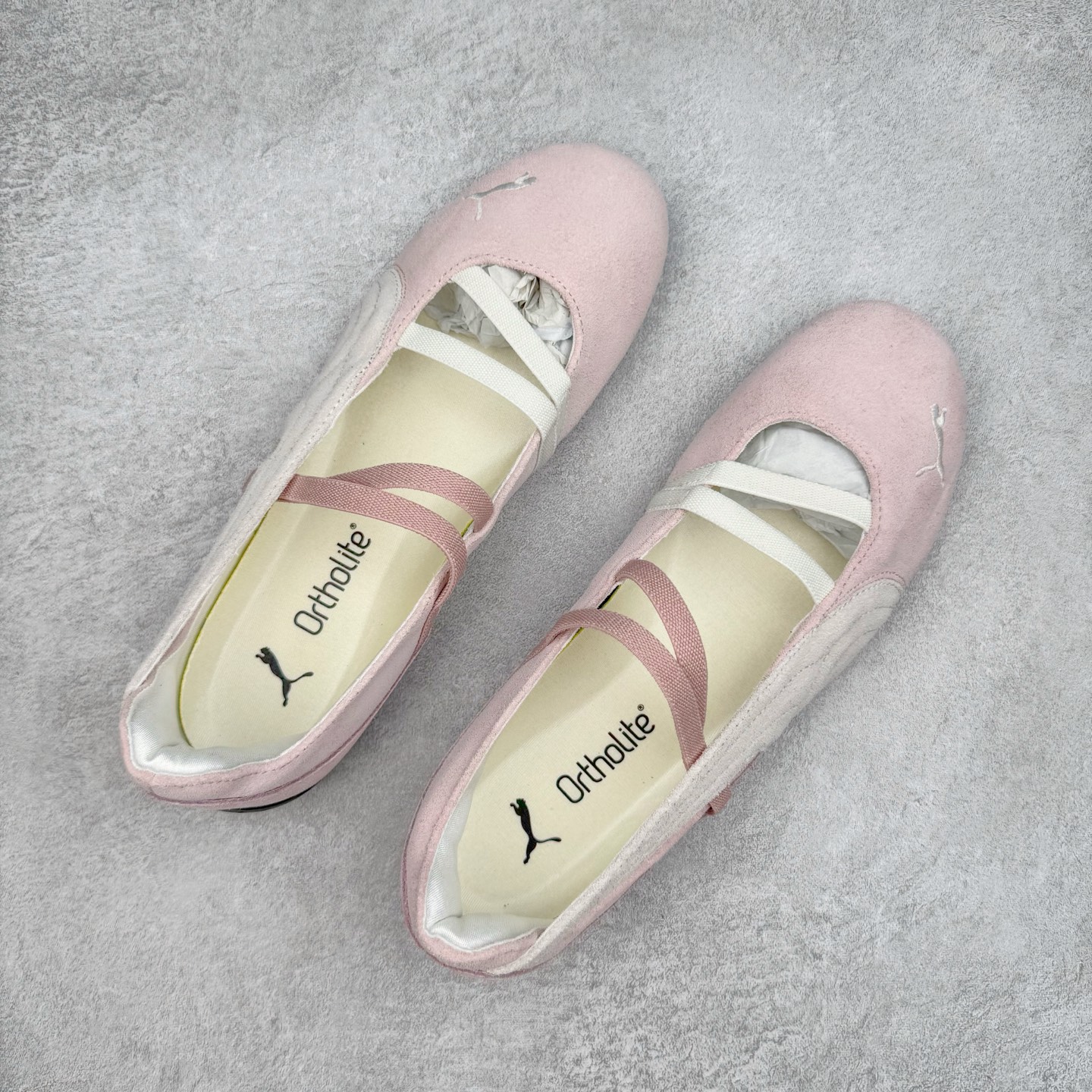 图片[3]-＃S2 PUMA Speedcat Ballerina 彪马柔软舒适防滑耐磨低帮生活休闲鞋芭蕾舞鞋单鞋玛丽珍鞋 这次，PUMA决定再对Speedcat来一次创新，以芭蕾舞鞋为灵感，将芭蕾舞鞋的灵动与轻盈感与赛车鞋融为一体，带来极具个性的全新鞋款Speedcat Ballerina。Speedcat Ballerina由Speedcat去除鞋舌、鞋带以及部分鞋侧位打造而成，鞋带部分被改为如同芭蕾鞋般的交叉弹性带，PUMA的标志依旧设计于鞋侧旁，整个鞋款外观变得更加优雅。Speedcat Ballerina 还汲取了赛车鞋的抓地设计，配备经典橡胶大底。尺码：36 37 37.5 38 38.5 39 40-选品中心