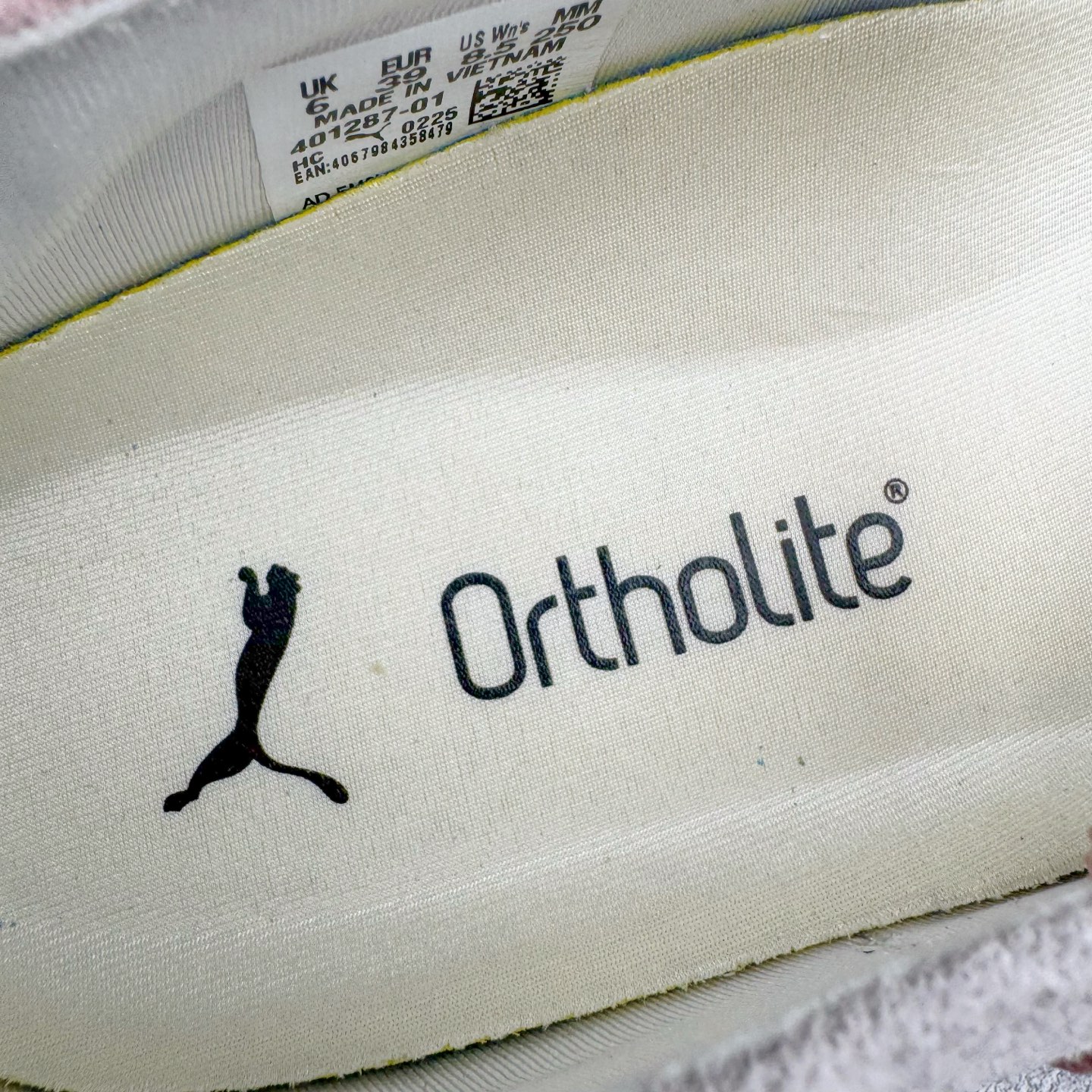 图片[12]-＃S2 PUMA Speedcat Ballerina 彪马柔软舒适防滑耐磨低帮生活休闲鞋芭蕾舞鞋单鞋玛丽珍鞋 这次，PUMA决定再对Speedcat来一次创新，以芭蕾舞鞋为灵感，将芭蕾舞鞋的灵动与轻盈感与赛车鞋融为一体，带来极具个性的全新鞋款Speedcat Ballerina。Speedcat Ballerina由Speedcat去除鞋舌、鞋带以及部分鞋侧位打造而成，鞋带部分被改为如同芭蕾鞋般的交叉弹性带，PUMA的标志依旧设计于鞋侧旁，整个鞋款外观变得更加优雅。Speedcat Ballerina 还汲取了赛车鞋的抓地设计，配备经典橡胶大底。尺码：36 37 37.5 38 38.5 39 40-选品中心