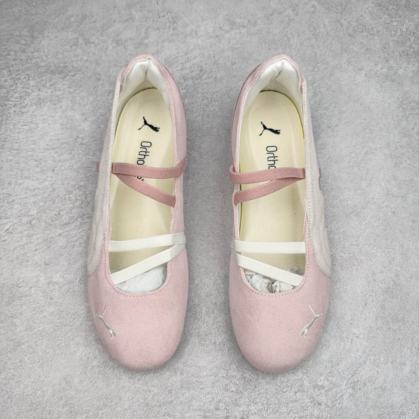 图片[2]-＃S2 PUMA Speedcat Ballerina 彪马柔软舒适防滑耐磨低帮生活休闲鞋芭蕾舞鞋单鞋玛丽珍鞋 这次，PUMA决定再对Speedcat来一次创新，以芭蕾舞鞋为灵感，将芭蕾舞鞋的灵动与轻盈感与赛车鞋融为一体，带来极具个性的全新鞋款Speedcat Ballerina。Speedcat Ballerina由Speedcat去除鞋舌、鞋带以及部分鞋侧位打造而成，鞋带部分被改为如同芭蕾鞋般的交叉弹性带，PUMA的标志依旧设计于鞋侧旁，整个鞋款外观变得更加优雅。Speedcat Ballerina 还汲取了赛车鞋的抓地设计，配备经典橡胶大底。尺码：36 37 37.5 38 38.5 39 40-选品中心