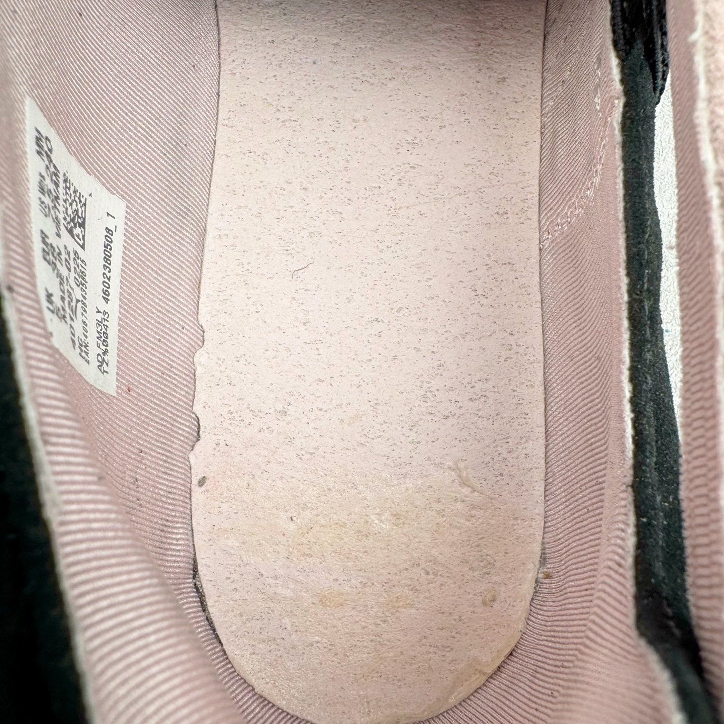 图片[10]-＃S2 PUMA Speedcat Ballerina 彪马柔软舒适防滑耐磨低帮生活休闲鞋芭蕾舞鞋单鞋玛丽珍鞋 这次，PUMA决定再对Speedcat来一次创新，以芭蕾舞鞋为灵感，将芭蕾舞鞋的灵动与轻盈感与赛车鞋融为一体，带来极具个性的全新鞋款Speedcat Ballerina。Speedcat Ballerina由Speedcat去除鞋舌、鞋带以及部分鞋侧位打造而成，鞋带部分被改为如同芭蕾鞋般的交叉弹性带，PUMA的标志依旧设计于鞋侧旁，整个鞋款外观变得更加优雅。Speedcat Ballerina 还汲取了赛车鞋的抓地设计，配备经典橡胶大底。尺码：36 37 37.5 38 38.5 39 40-选品中心