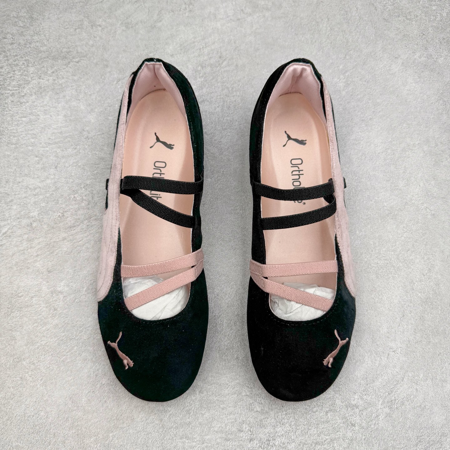 图片[2]-＃S2 PUMA Speedcat Ballerina 彪马柔软舒适防滑耐磨低帮生活休闲鞋芭蕾舞鞋单鞋玛丽珍鞋 这次，PUMA决定再对Speedcat来一次创新，以芭蕾舞鞋为灵感，将芭蕾舞鞋的灵动与轻盈感与赛车鞋融为一体，带来极具个性的全新鞋款Speedcat Ballerina。Speedcat Ballerina由Speedcat去除鞋舌、鞋带以及部分鞋侧位打造而成，鞋带部分被改为如同芭蕾鞋般的交叉弹性带，PUMA的标志依旧设计于鞋侧旁，整个鞋款外观变得更加优雅。Speedcat Ballerina 还汲取了赛车鞋的抓地设计，配备经典橡胶大底。尺码：36 37 37.5 38 38.5 39 40-选品中心