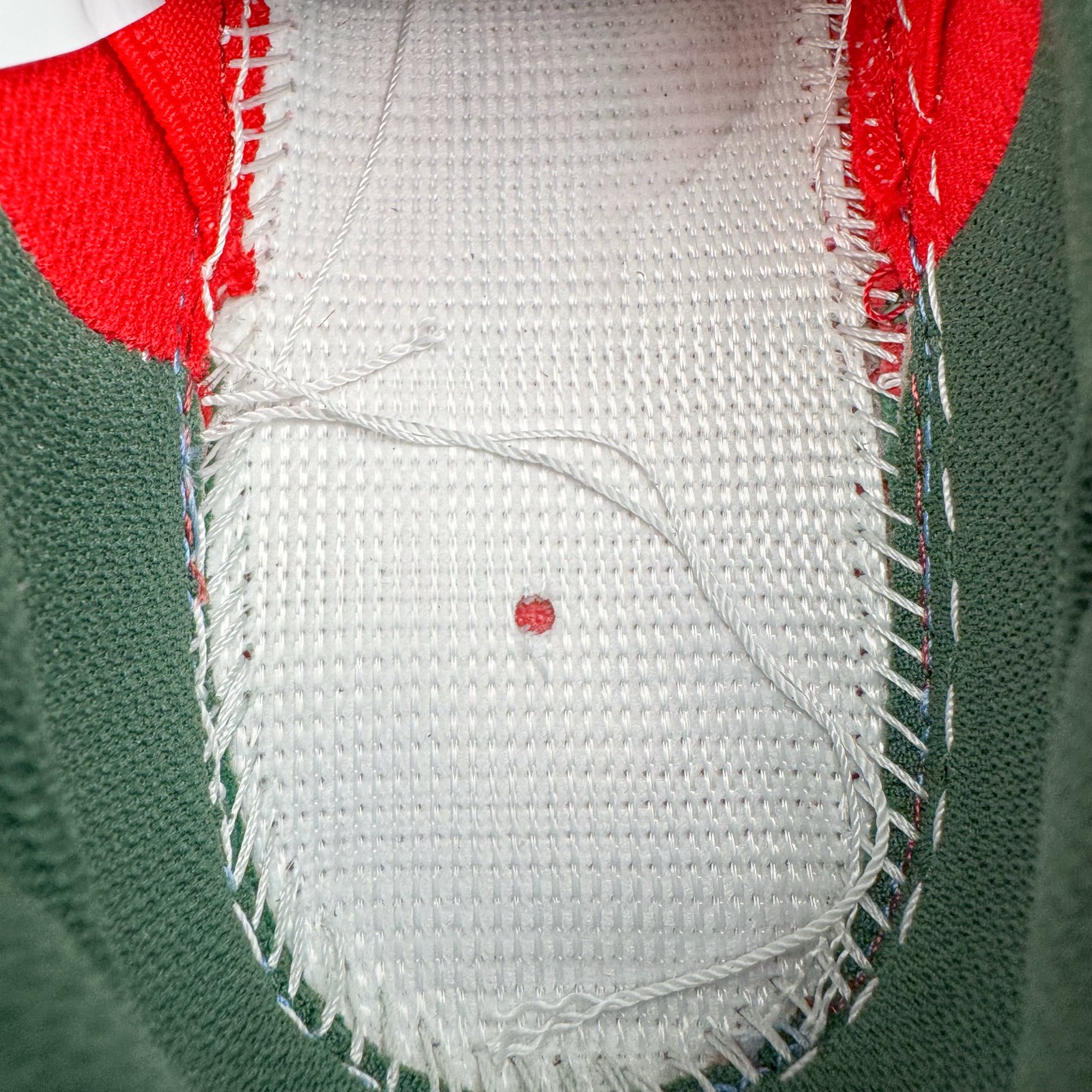 图片[11]-＃KZ神版福利 NK SB Dunk Low 西雅图红绿 FZ1287-300 毫无疑问市场中端王者 全码福利开炸 长期补货价格一步到位 毫无疑问市场中端王者 实力大厂出品 新配色陆续开发 利润个位数只为口碑 全套原纸板楦头开发 确保原汁原味 完美呈现DUNK版型 一比一鞋头弧度高度鞋身弧度 此版本只针对中端市场 皮料材质有所更替 其他数据细节工艺流程均保持一致 绝不口嗨 细节品控鞋型随意对比 独家私模官方第六代原厂航空铝磨具打磨大底 鞋头坡度极致还原 无解鞋型 原盒原配 圈内天花板工艺 原厂玻璃冲刀 超高清洁度 全鞋零毛边皮料切割 原厂中底布点胶 中底布拉帮走线遵循公司 尺码：36 36.5 37.5 38 38.5 39 40 40.5 41 42 42.5 43 44 44.5 45 46 47.5-选品中心