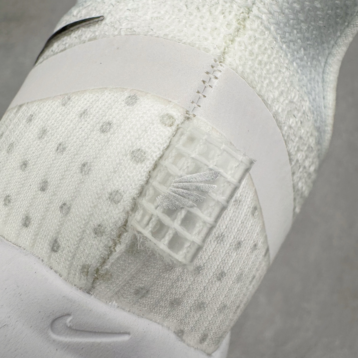 图片[16]-＃纯原 NK Pegasus Premium 飞马全掌气垫跑步运动鞋 HQ2592-102 气垫的究极进化 NIKE2025新王炸 • 在特有Air科技加持下，耐克带来全新Pegasus Premium。这款跑鞋在传承耐克飞马（Pegasus）系列标志性的缓震功能的同时，将首次搭载耐克的塑型可视化Air Zoom气垫单元。• 塑型Air Zoom气垫单元贴合脚部的自然轮廓，帮助跑者在从后跟到脚趾的过渡中能够有效传递力量，带来一种前所未有的轻盈、顺畅回馈体验。中底采用ZoomX泡绵，后跟则使用ReactX泡绵，为跑者提供稳定流畅的推进感。• 塑型可视化Air Zoom气垫单元和精心配置的泡绵组合，让Pegasus Premium成为耐克飞马系列中颇具能量回馈的鞋款。• 全新Pegasus Premium不仅展示了耐克势头强劲的创新周期，证明了其特有的Air科技的强大实力，更体现了耐克倾听和服务运动员的能力。尺码：36 36.5 37.5 38 38.5 39 40 40.5 41 42 42.5 43 44 44.5 45-选品中心