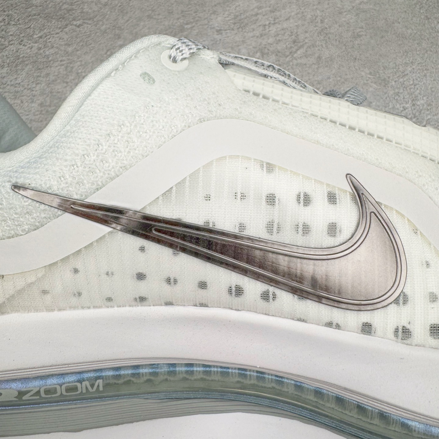 图片[10]-＃纯原 NK Pegasus Premium 飞马全掌气垫跑步运动鞋 HQ2592-102 气垫的究极进化 NIKE2025新王炸 • 在特有Air科技加持下，耐克带来全新Pegasus Premium。这款跑鞋在传承耐克飞马（Pegasus）系列标志性的缓震功能的同时，将首次搭载耐克的塑型可视化Air Zoom气垫单元。• 塑型Air Zoom气垫单元贴合脚部的自然轮廓，帮助跑者在从后跟到脚趾的过渡中能够有效传递力量，带来一种前所未有的轻盈、顺畅回馈体验。中底采用ZoomX泡绵，后跟则使用ReactX泡绵，为跑者提供稳定流畅的推进感。• 塑型可视化Air Zoom气垫单元和精心配置的泡绵组合，让Pegasus Premium成为耐克飞马系列中颇具能量回馈的鞋款。• 全新Pegasus Premium不仅展示了耐克势头强劲的创新周期，证明了其特有的Air科技的强大实力，更体现了耐克倾听和服务运动员的能力。尺码：36 36.5 37.5 38 38.5 39 40 40.5 41 42 42.5 43 44 44.5 45-选品中心