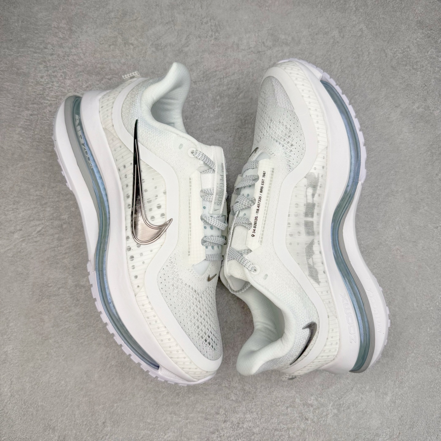 图片[3]-＃纯原 NK Pegasus Premium 飞马全掌气垫跑步运动鞋 HQ2592-102 气垫的究极进化 NIKE2025新王炸 • 在特有Air科技加持下，耐克带来全新Pegasus Premium。这款跑鞋在传承耐克飞马（Pegasus）系列标志性的缓震功能的同时，将首次搭载耐克的塑型可视化Air Zoom气垫单元。• 塑型Air Zoom气垫单元贴合脚部的自然轮廓，帮助跑者在从后跟到脚趾的过渡中能够有效传递力量，带来一种前所未有的轻盈、顺畅回馈体验。中底采用ZoomX泡绵，后跟则使用ReactX泡绵，为跑者提供稳定流畅的推进感。• 塑型可视化Air Zoom气垫单元和精心配置的泡绵组合，让Pegasus Premium成为耐克飞马系列中颇具能量回馈的鞋款。• 全新Pegasus Premium不仅展示了耐克势头强劲的创新周期，证明了其特有的Air科技的强大实力，更体现了耐克倾听和服务运动员的能力。尺码：36 36.5 37.5 38 38.5 39 40 40.5 41 42 42.5 43 44 44.5 45-选品中心