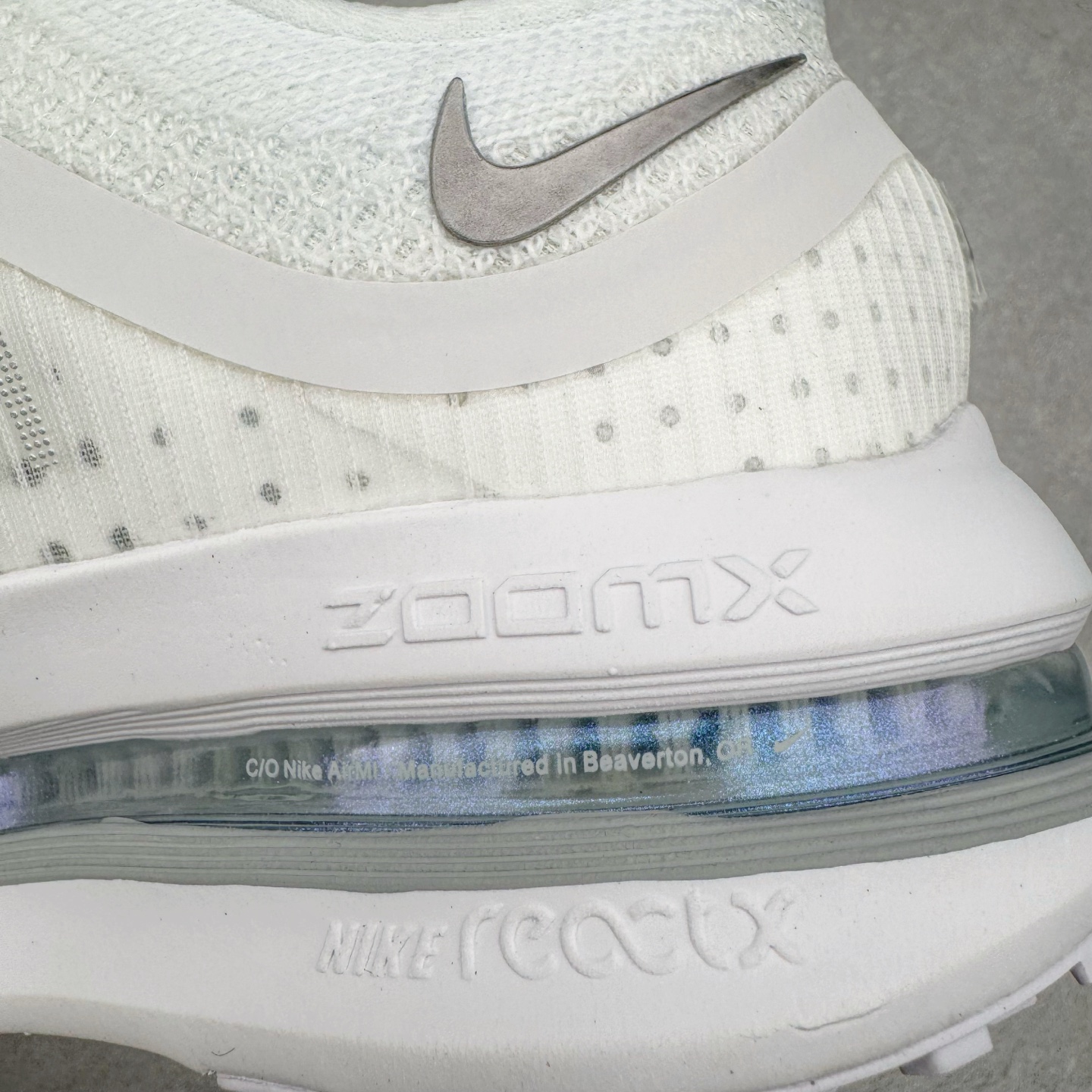 图片[17]-＃纯原 NK Pegasus Premium 飞马全掌气垫跑步运动鞋 HQ2592-102 气垫的究极进化 NIKE2025新王炸 • 在特有Air科技加持下，耐克带来全新Pegasus Premium。这款跑鞋在传承耐克飞马（Pegasus）系列标志性的缓震功能的同时，将首次搭载耐克的塑型可视化Air Zoom气垫单元。• 塑型Air Zoom气垫单元贴合脚部的自然轮廓，帮助跑者在从后跟到脚趾的过渡中能够有效传递力量，带来一种前所未有的轻盈、顺畅回馈体验。中底采用ZoomX泡绵，后跟则使用ReactX泡绵，为跑者提供稳定流畅的推进感。• 塑型可视化Air Zoom气垫单元和精心配置的泡绵组合，让Pegasus Premium成为耐克飞马系列中颇具能量回馈的鞋款。• 全新Pegasus Premium不仅展示了耐克势头强劲的创新周期，证明了其特有的Air科技的强大实力，更体现了耐克倾听和服务运动员的能力。尺码：36 36.5 37.5 38 38.5 39 40 40.5 41 42 42.5 43 44 44.5 45-选品中心