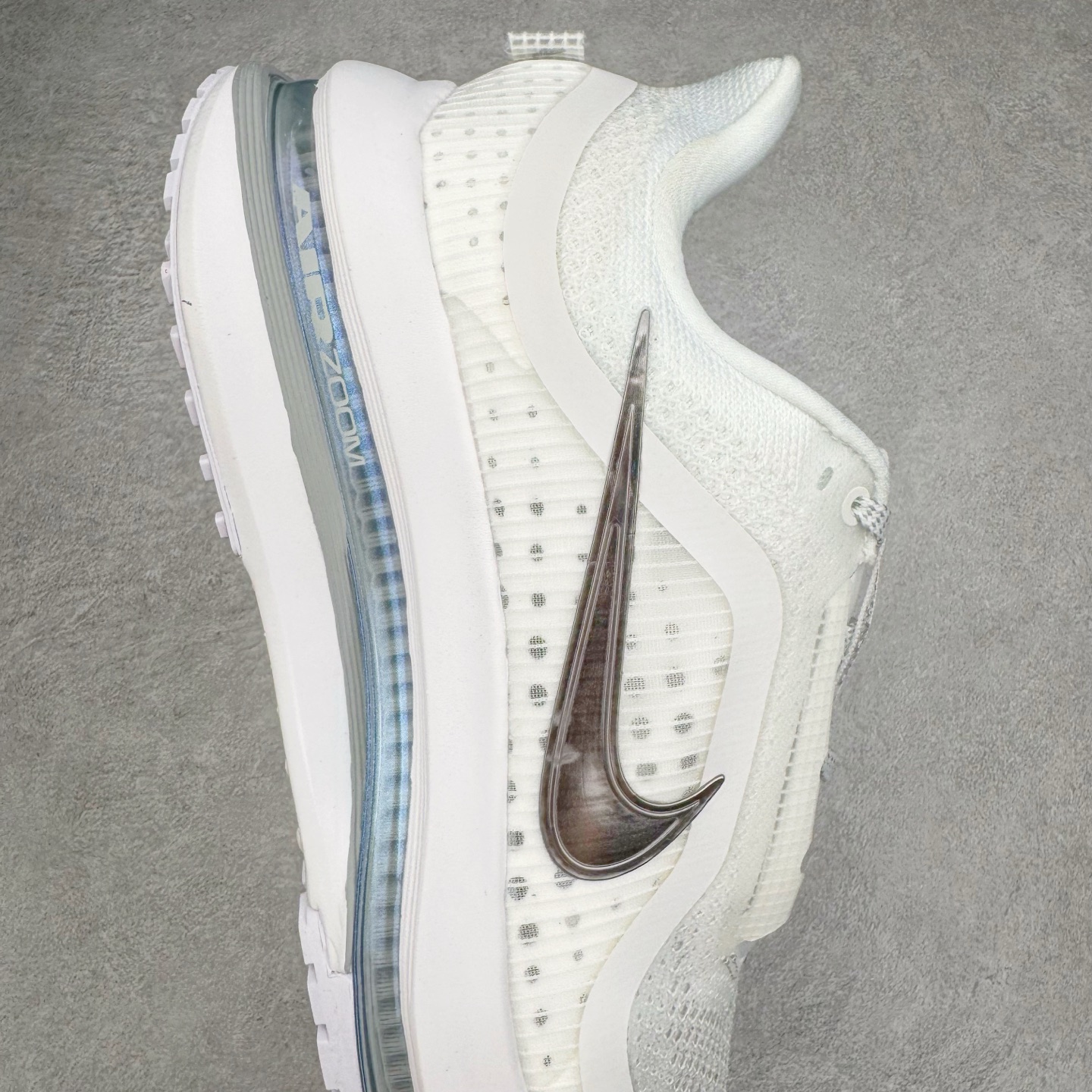 图片[6]-＃纯原 NK Pegasus Premium 飞马全掌气垫跑步运动鞋 HQ2592-102 气垫的究极进化 NIKE2025新王炸 • 在特有Air科技加持下，耐克带来全新Pegasus Premium。这款跑鞋在传承耐克飞马（Pegasus）系列标志性的缓震功能的同时，将首次搭载耐克的塑型可视化Air Zoom气垫单元。• 塑型Air Zoom气垫单元贴合脚部的自然轮廓，帮助跑者在从后跟到脚趾的过渡中能够有效传递力量，带来一种前所未有的轻盈、顺畅回馈体验。中底采用ZoomX泡绵，后跟则使用ReactX泡绵，为跑者提供稳定流畅的推进感。• 塑型可视化Air Zoom气垫单元和精心配置的泡绵组合，让Pegasus Premium成为耐克飞马系列中颇具能量回馈的鞋款。• 全新Pegasus Premium不仅展示了耐克势头强劲的创新周期，证明了其特有的Air科技的强大实力，更体现了耐克倾听和服务运动员的能力。尺码：36 36.5 37.5 38 38.5 39 40 40.5 41 42 42.5 43 44 44.5 45-选品中心