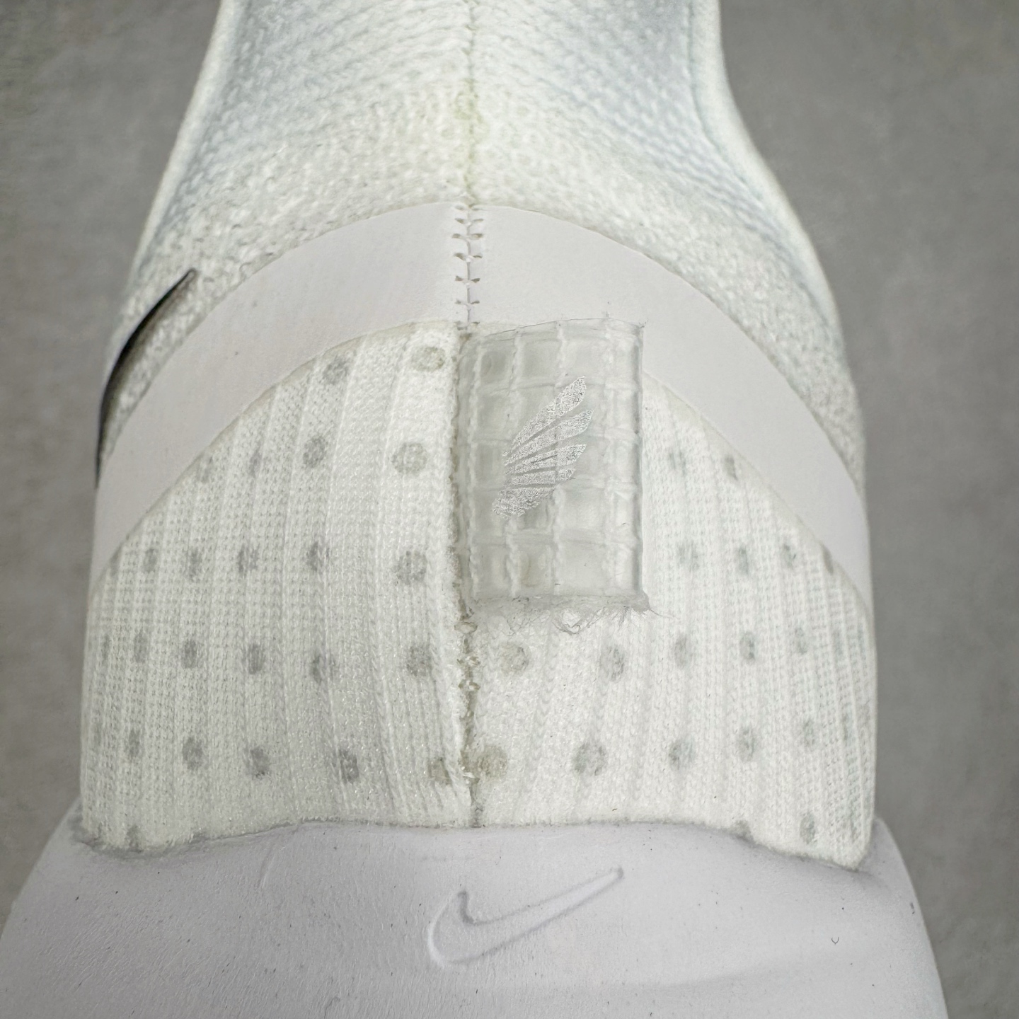 图片[12]-＃纯原 NK Pegasus Premium 飞马全掌气垫跑步运动鞋 HQ2592-102 气垫的究极进化 NIKE2025新王炸 • 在特有Air科技加持下，耐克带来全新Pegasus Premium。这款跑鞋在传承耐克飞马（Pegasus）系列标志性的缓震功能的同时，将首次搭载耐克的塑型可视化Air Zoom气垫单元。• 塑型Air Zoom气垫单元贴合脚部的自然轮廓，帮助跑者在从后跟到脚趾的过渡中能够有效传递力量，带来一种前所未有的轻盈、顺畅回馈体验。中底采用ZoomX泡绵，后跟则使用ReactX泡绵，为跑者提供稳定流畅的推进感。• 塑型可视化Air Zoom气垫单元和精心配置的泡绵组合，让Pegasus Premium成为耐克飞马系列中颇具能量回馈的鞋款。• 全新Pegasus Premium不仅展示了耐克势头强劲的创新周期，证明了其特有的Air科技的强大实力，更体现了耐克倾听和服务运动员的能力。尺码：36 36.5 37.5 38 38.5 39 40 40.5 41 42 42.5 43 44 44.5 45-选品中心