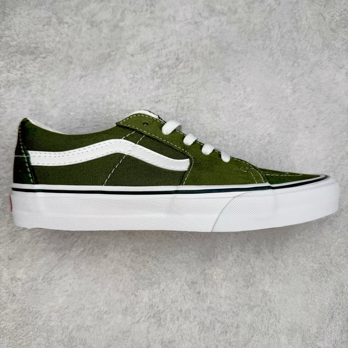 Vans SK8-Low 草绿色 全新一代 低帮硫化帆布鞋 该鞋款以白线勾勒出整体造型效果,绿色帆布鞋面打造整体鞋身,以SK8-low鞋身为蓝本,风格极具辨识度,上脚凸显穿搭功力 货号:VN0A4UUK0FI 尺码:35 36 36.5 37 38 38.5 39 40 40.5 41 42 42.5 43 44-选品中心