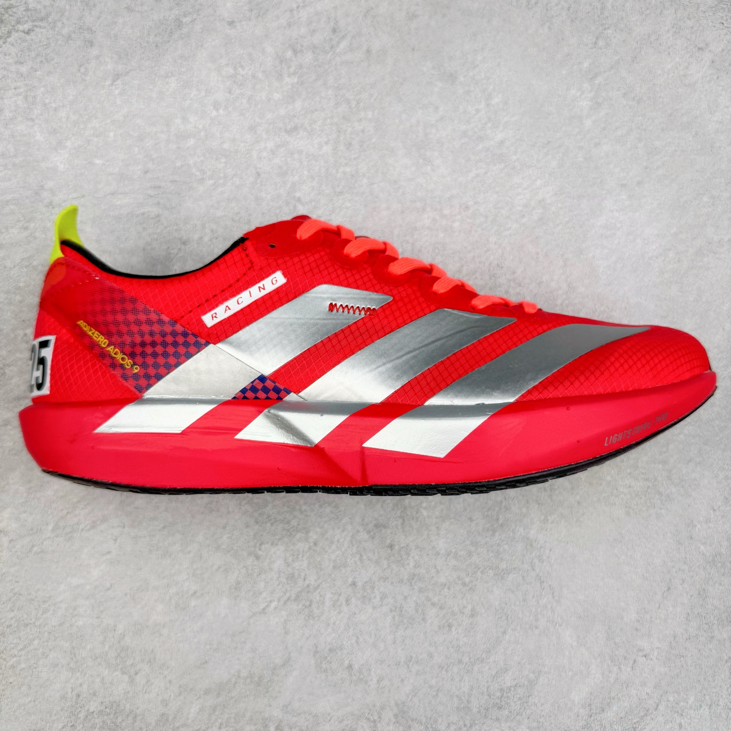 AD Adizero Adios 9 M 阿迪超轻透气缓震跑鞋 IH5747 马牌橡胶大底+超临界爆米花中底+尼龙抗扭片 此款是ADIOS系列最轻的鞋 41 单只170克 整体外观造型与adiZero Adios Pro EVO 1非常相似 中底配置方面搭载全掌Lightstrike Pro 鞋面采用透气网面示人 契合日常训练鞋的定位 更加耐用 外底给到了马牌橡胶 及上代竞速旗舰adidas Adizero Adios Pro 3区域分布 尺码：36 36.5 37 38 38.5 39 40 40.5 41 42 42.5 43 44 44.5 45-选品中心