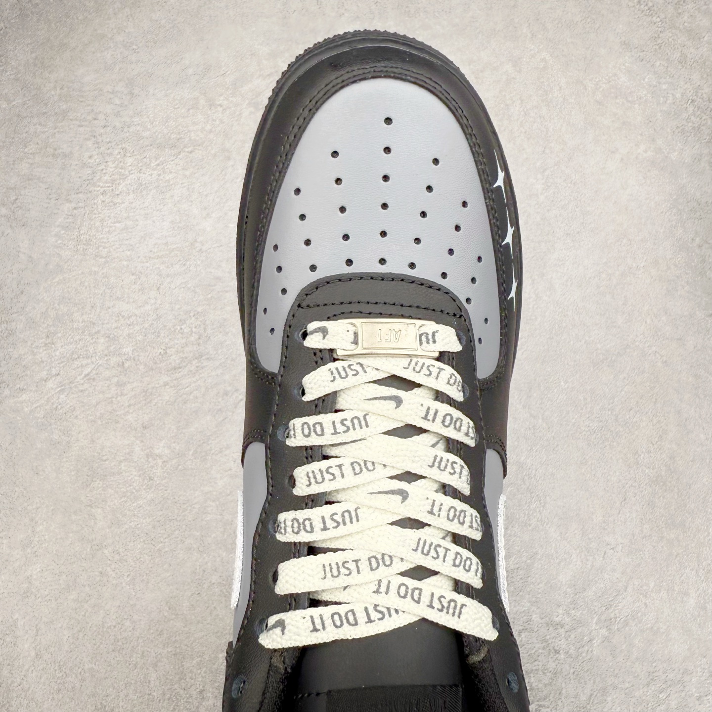 图片[4]-NK Air Force 1´07 Low 空军一号低帮百搭休闲运动板鞋 ZH0316-085 柔软、弹性十足的缓震性能和出色的中底设计 横跨复古与现代的外型结合 造就出风靡全球 三十多年的Force 1 直到今天还深受青睐 实拍调校N版已经零色差零失真 百分百还原实物色彩所见即所得 不存在货不对板色差等低级问题 选购参考实物拍摄 不混卖不参货 只用心做好货严格选品 承诺混一赔十 尺码：36 36.5 37.5 38 38.5 39 40 40.5 41 42 42.5 43 44 44.5 45-选品中心