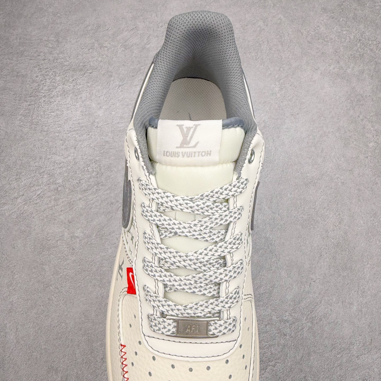 图片[5]-NK Air Force 1´07 Low 空军一号低帮百搭休闲运动板鞋 YX5066-350 柔软、弹性十足的缓震性能和出色的中底设计 横跨复古与现代的外型结合 造就出风靡全球 三十多年的Force 1 直到今天还深受青睐 实拍调校N版已经零色差零失真 百分百还原实物色彩所见即所得 不存在货不对板色差等低级问题 选购参考实物拍摄 不混卖不参货 只用心做好货严格选品 承诺混一赔十 尺码：36 36.5 37.5 38 38.5 39 40 40.5 41 42 42.5 43 44 44.5 45-选品中心