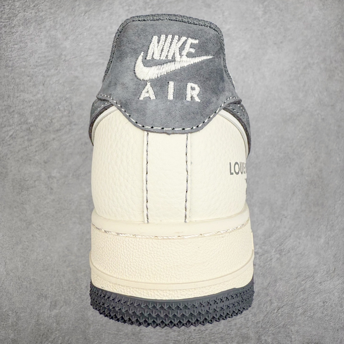 图片[8]-NK Air Force 1´07 Low 空军一号低帮百搭休闲运动板鞋 YX5066-350 柔软、弹性十足的缓震性能和出色的中底设计 横跨复古与现代的外型结合 造就出风靡全球 三十多年的Force 1 直到今天还深受青睐 实拍调校N版已经零色差零失真 百分百还原实物色彩所见即所得 不存在货不对板色差等低级问题 选购参考实物拍摄 不混卖不参货 只用心做好货严格选品 承诺混一赔十 尺码：36 36.5 37.5 38 38.5 39 40 40.5 41 42 42.5 43 44 44.5 45-选品中心