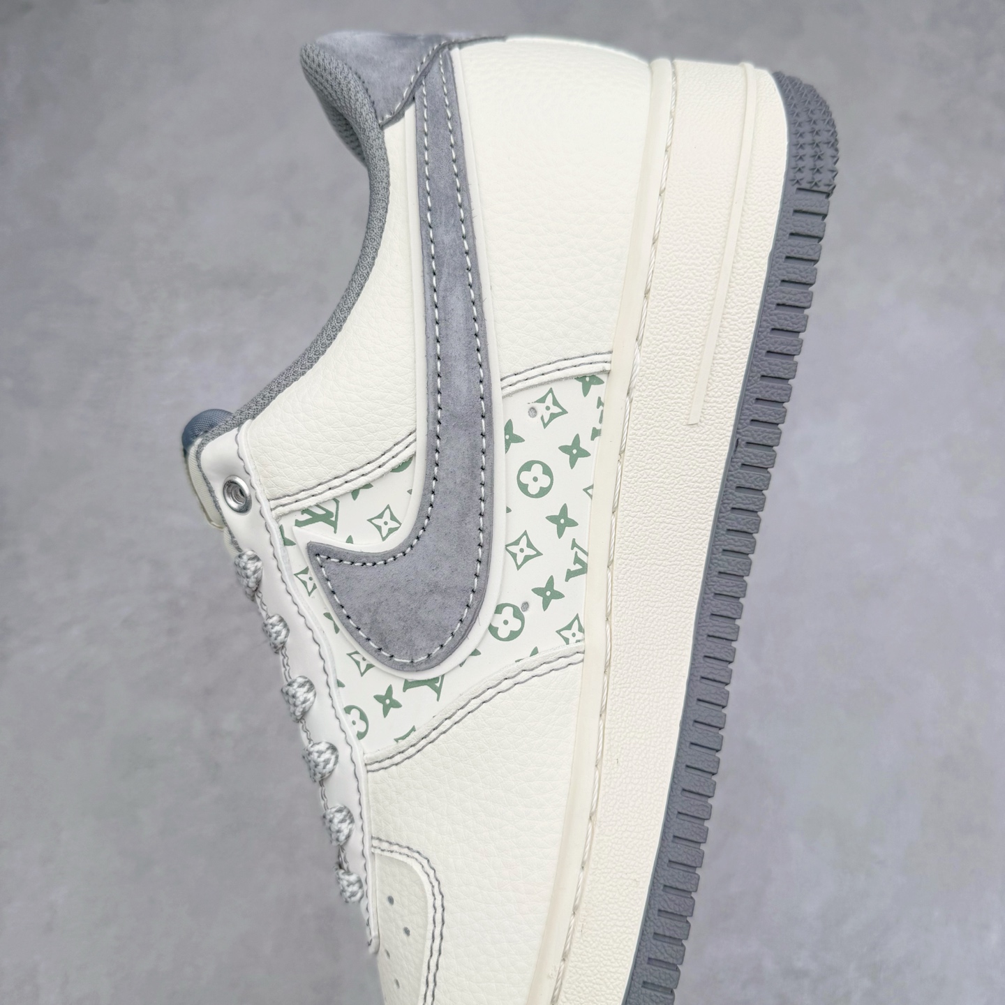 图片[7]-NK Air Force 1´07 Low 空军一号低帮百搭休闲运动板鞋 YX5066-350 柔软、弹性十足的缓震性能和出色的中底设计 横跨复古与现代的外型结合 造就出风靡全球 三十多年的Force 1 直到今天还深受青睐 实拍调校N版已经零色差零失真 百分百还原实物色彩所见即所得 不存在货不对板色差等低级问题 选购参考实物拍摄 不混卖不参货 只用心做好货严格选品 承诺混一赔十 尺码：36 36.5 37.5 38 38.5 39 40 40.5 41 42 42.5 43 44 44.5 45-选品中心