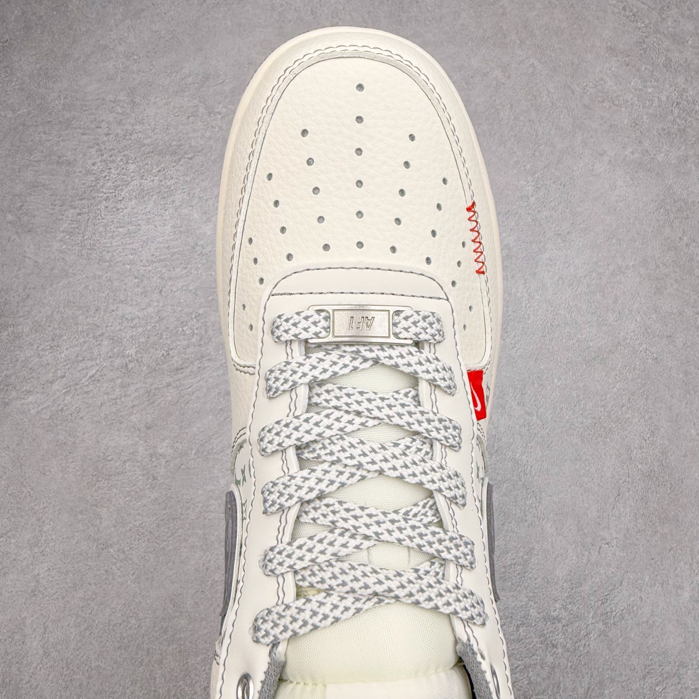 图片[4]-NK Air Force 1´07 Low 空军一号低帮百搭休闲运动板鞋 YX5066-350 柔软、弹性十足的缓震性能和出色的中底设计 横跨复古与现代的外型结合 造就出风靡全球 三十多年的Force 1 直到今天还深受青睐 实拍调校N版已经零色差零失真 百分百还原实物色彩所见即所得 不存在货不对板色差等低级问题 选购参考实物拍摄 不混卖不参货 只用心做好货严格选品 承诺混一赔十 尺码：36 36.5 37.5 38 38.5 39 40 40.5 41 42 42.5 43 44 44.5 45-选品中心