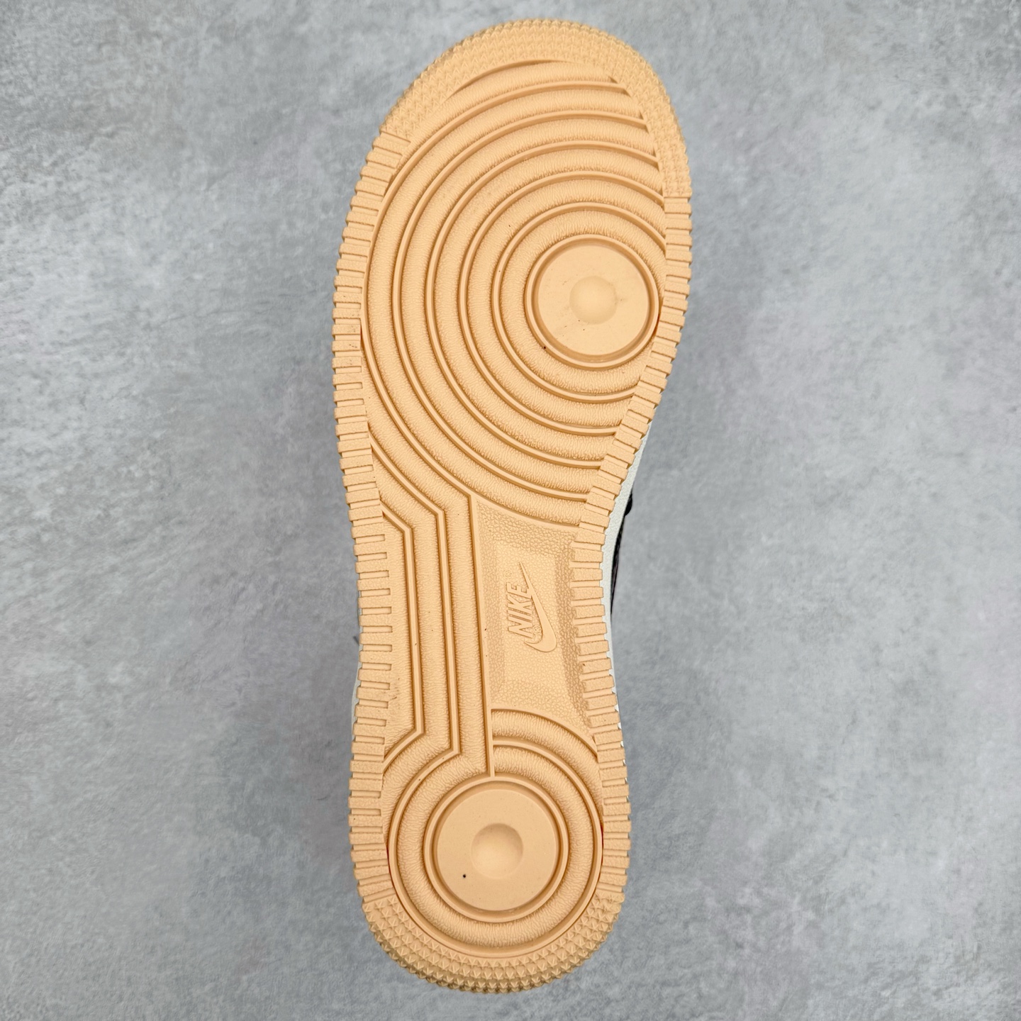 图片[9]-NK Air Force 1´07 Low 空军一号低帮百搭休闲运动板鞋 LW9279-007 柔软、弹性十足的缓震性能和出色的中底设计 横跨复古与现代的外型结合 造就出风靡全球 三十多年的Force 1 直到今天还深受青睐 实拍调校N版已经零色差零失真 百分百还原实物色彩所见即所得 不存在货不对板色差等低级问题 选购参考实物拍摄 不混卖不参货 只用心做好货严格选品 承诺混一赔十 尺码：36 36.5 37.5 38 38.5 39 40 40.5 41 42 42.5 43 44 44.5 45-选品中心