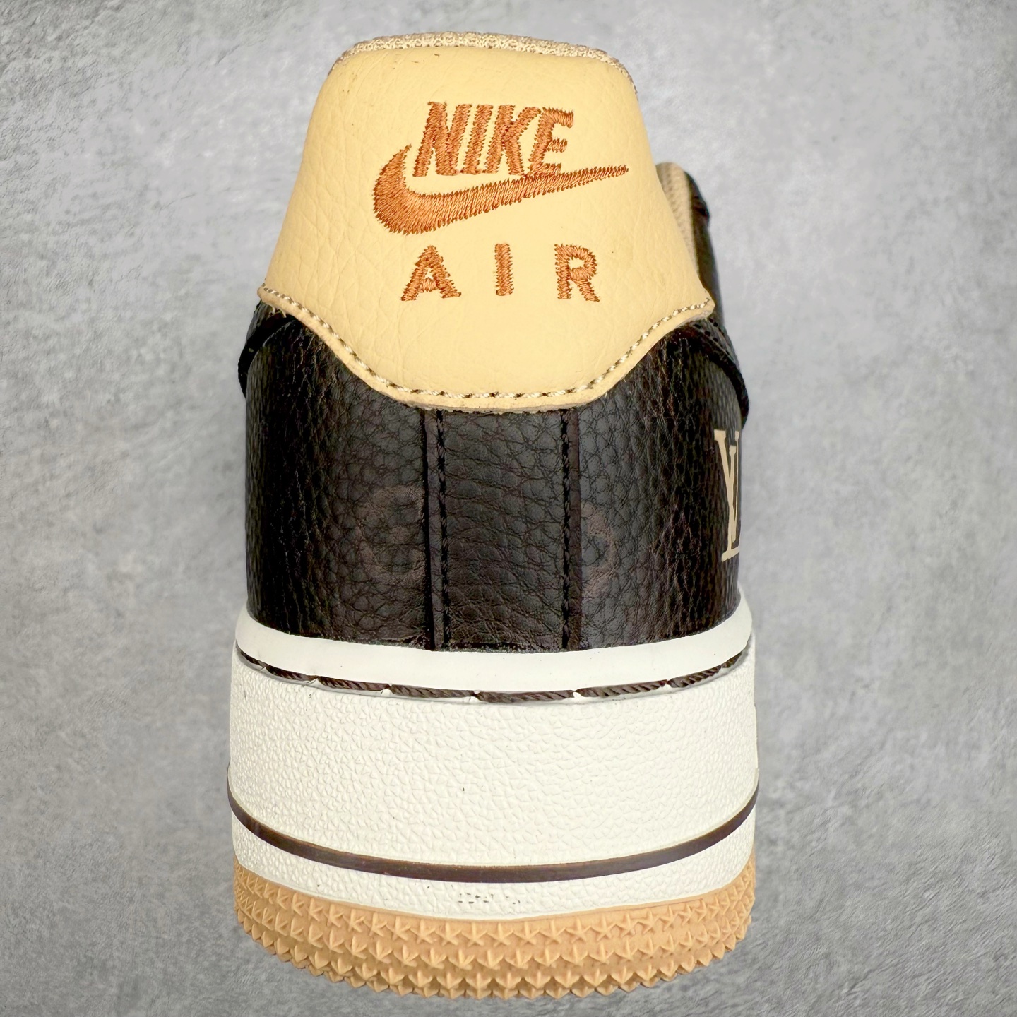 图片[8]-NK Air Force 1´07 Low 空军一号低帮百搭休闲运动板鞋 LW9279-007 柔软、弹性十足的缓震性能和出色的中底设计 横跨复古与现代的外型结合 造就出风靡全球 三十多年的Force 1 直到今天还深受青睐 实拍调校N版已经零色差零失真 百分百还原实物色彩所见即所得 不存在货不对板色差等低级问题 选购参考实物拍摄 不混卖不参货 只用心做好货严格选品 承诺混一赔十 尺码：36 36.5 37.5 38 38.5 39 40 40.5 41 42 42.5 43 44 44.5 45-选品中心