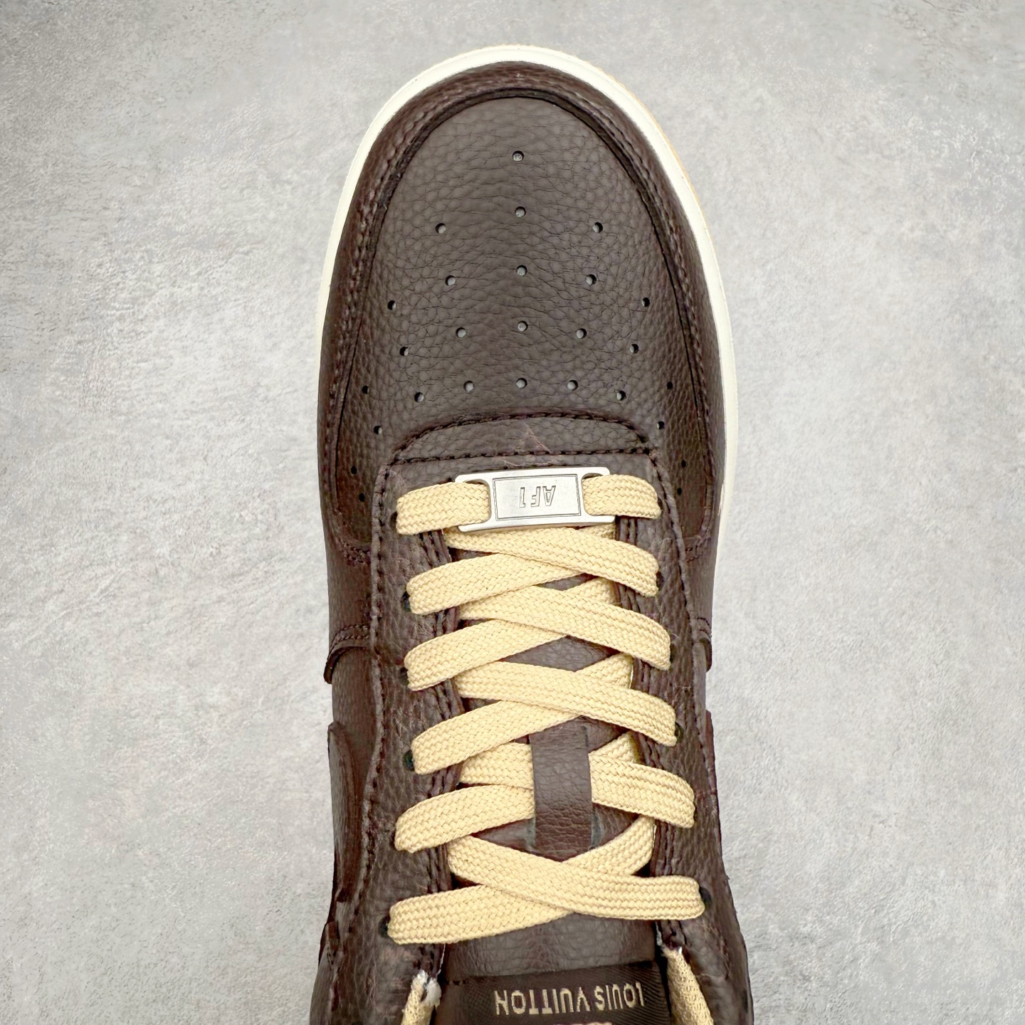 图片[4]-NK Air Force 1´07 Low 空军一号低帮百搭休闲运动板鞋 LW9279-007 柔软、弹性十足的缓震性能和出色的中底设计 横跨复古与现代的外型结合 造就出风靡全球 三十多年的Force 1 直到今天还深受青睐 实拍调校N版已经零色差零失真 百分百还原实物色彩所见即所得 不存在货不对板色差等低级问题 选购参考实物拍摄 不混卖不参货 只用心做好货严格选品 承诺混一赔十 尺码：36 36.5 37.5 38 38.5 39 40 40.5 41 42 42.5 43 44 44.5 45-选品中心