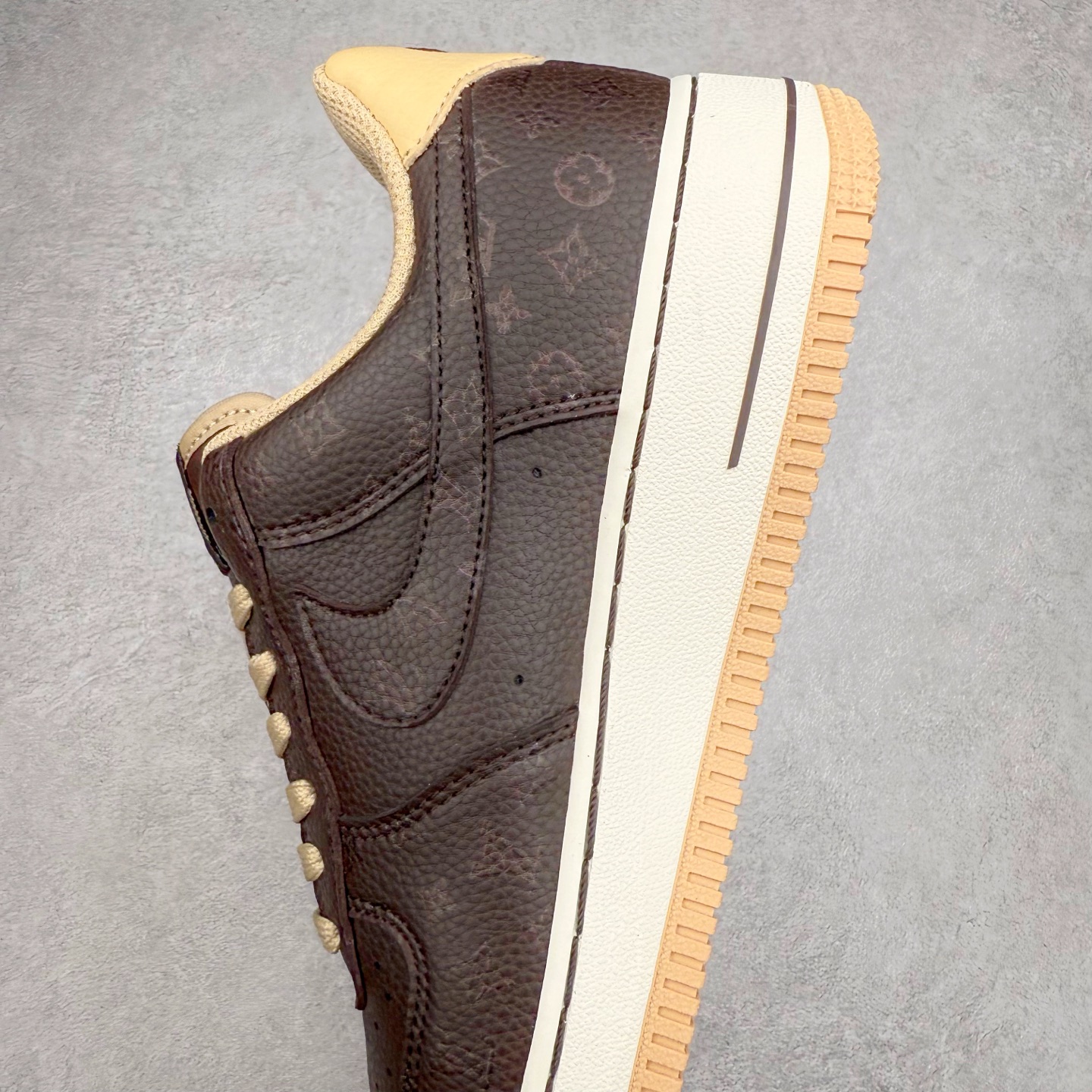 图片[7]-NK Air Force 1´07 Low 空军一号低帮百搭休闲运动板鞋 LW9279-007 柔软、弹性十足的缓震性能和出色的中底设计 横跨复古与现代的外型结合 造就出风靡全球 三十多年的Force 1 直到今天还深受青睐 实拍调校N版已经零色差零失真 百分百还原实物色彩所见即所得 不存在货不对板色差等低级问题 选购参考实物拍摄 不混卖不参货 只用心做好货严格选品 承诺混一赔十 尺码：36 36.5 37.5 38 38.5 39 40 40.5 41 42 42.5 43 44 44.5 45-选品中心