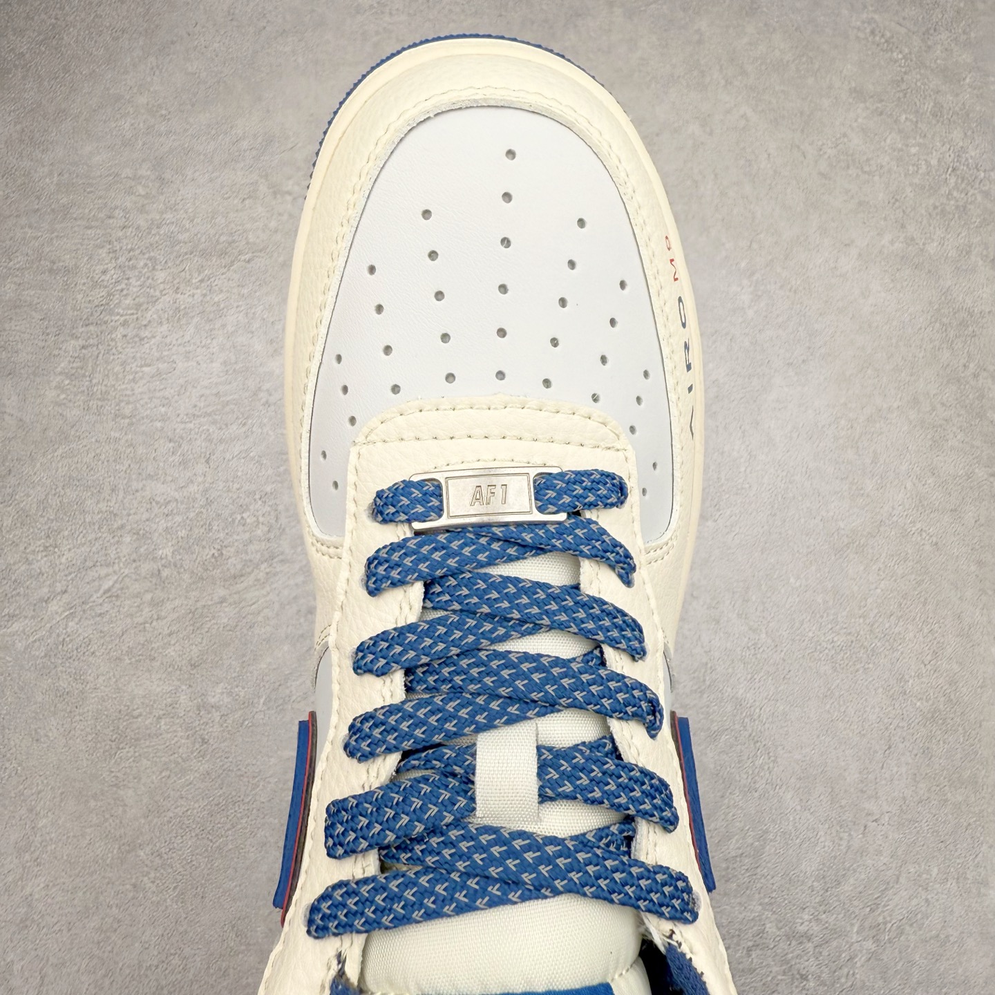 图片[4]-NK Air Force 1´07 Low 空军一号低帮百搭休闲运动板鞋 XS1958-611 柔软、弹性十足的缓震性能和出色的中底设计 横跨复古与现代的外型结合 造就出风靡全球 三十多年的Force 1 直到今天还深受青睐 实拍调校N版已经零色差零失真 百分百还原实物色彩所见即所得 不存在货不对板色差等低级问题 选购参考实物拍摄 不混卖不参货 只用心做好货严格选品 承诺混一赔十 尺码：36 36.5 37.5 38 38.5 39 40 40.5 41 42 42.5 43 44 44.5 45-选品中心