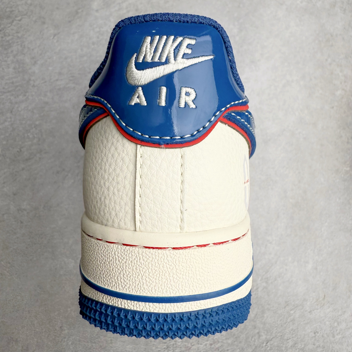 图片[8]-NK Air Force 1´07 Low 空军一号低帮百搭休闲运动板鞋 XS1958-611 柔软、弹性十足的缓震性能和出色的中底设计 横跨复古与现代的外型结合 造就出风靡全球 三十多年的Force 1 直到今天还深受青睐 实拍调校N版已经零色差零失真 百分百还原实物色彩所见即所得 不存在货不对板色差等低级问题 选购参考实物拍摄 不混卖不参货 只用心做好货严格选品 承诺混一赔十 尺码：36 36.5 37.5 38 38.5 39 40 40.5 41 42 42.5 43 44 44.5 45-选品中心