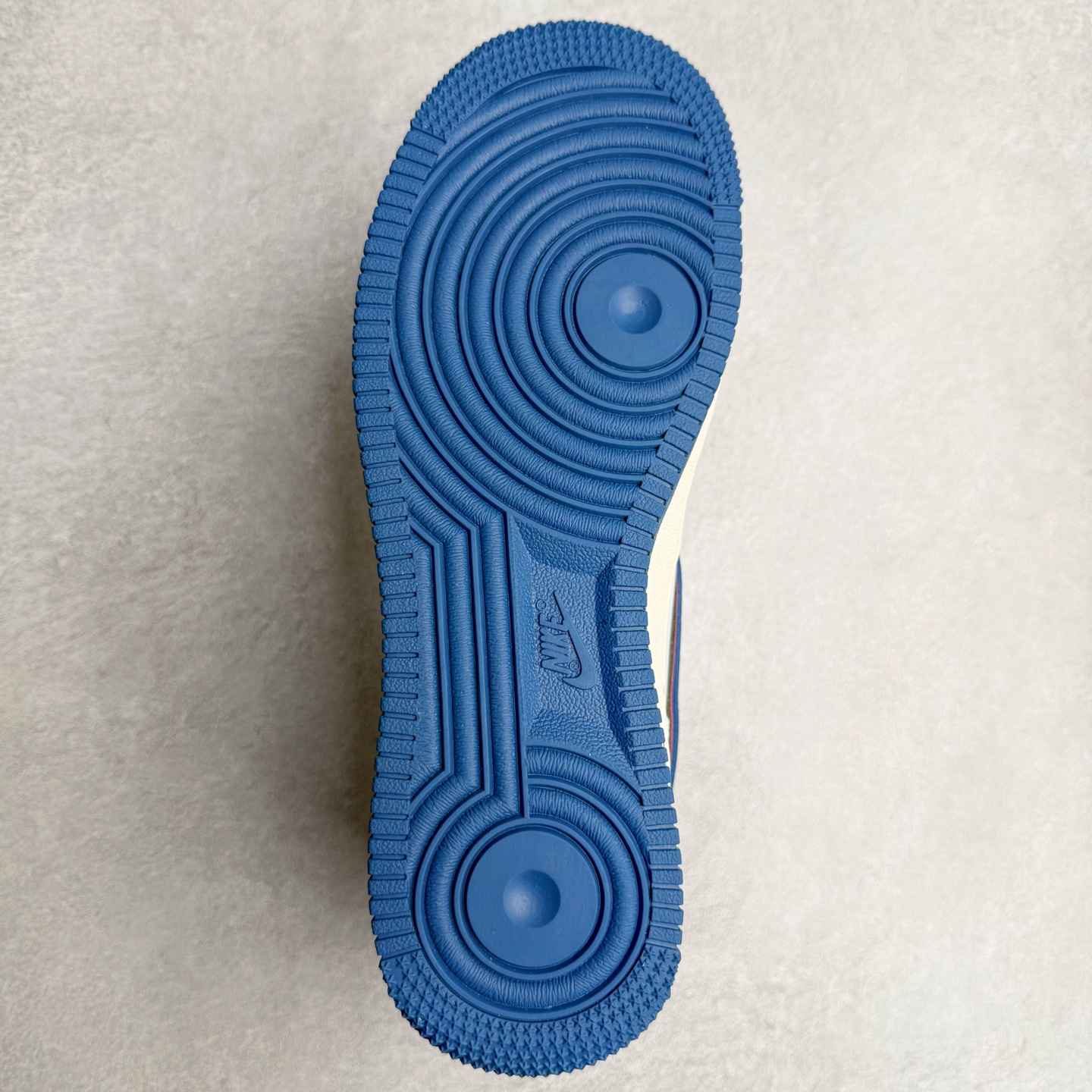 图片[9]-NK Air Force 1´07 Low 空军一号低帮百搭休闲运动板鞋 XS1958-611 柔软、弹性十足的缓震性能和出色的中底设计 横跨复古与现代的外型结合 造就出风靡全球 三十多年的Force 1 直到今天还深受青睐 实拍调校N版已经零色差零失真 百分百还原实物色彩所见即所得 不存在货不对板色差等低级问题 选购参考实物拍摄 不混卖不参货 只用心做好货严格选品 承诺混一赔十 尺码：36 36.5 37.5 38 38.5 39 40 40.5 41 42 42.5 43 44 44.5 45-选品中心