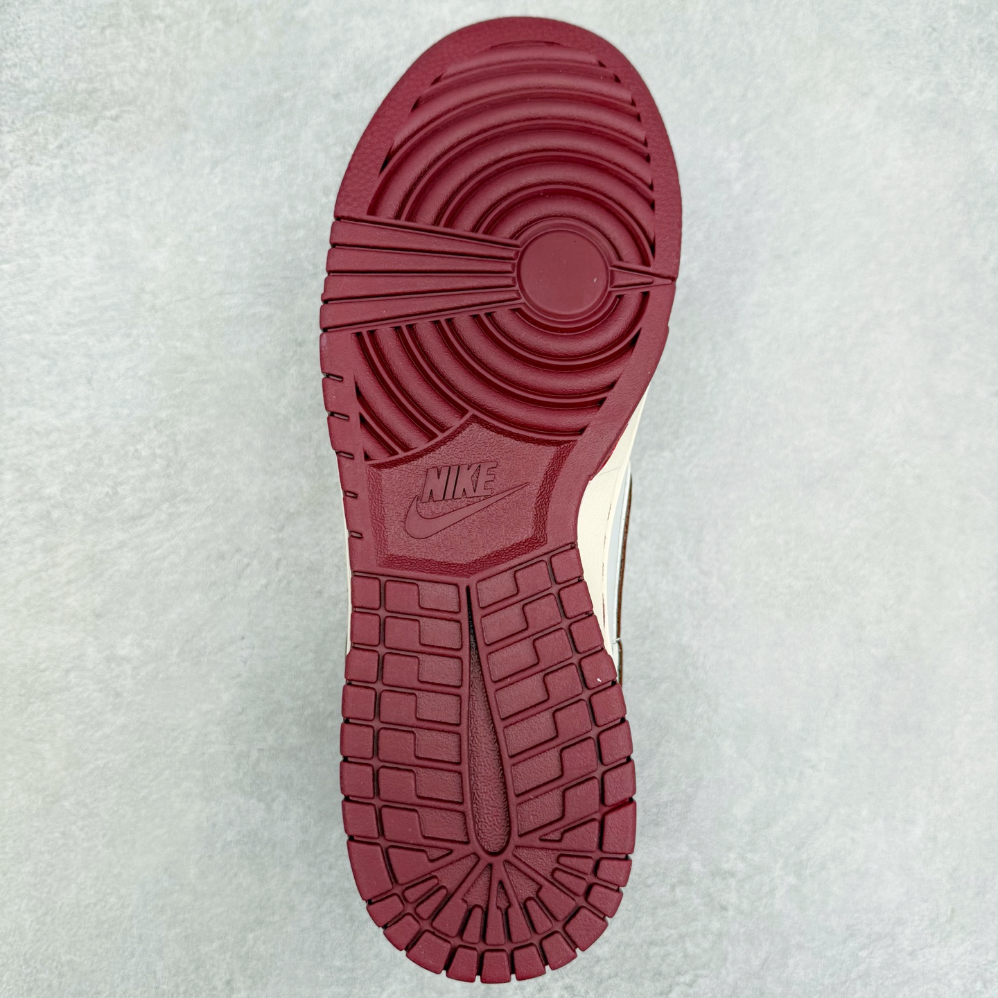 图片[9]-NK Dunk Low 定制配色 FC1688-236 大厂出品 极力推荐 原装头层材料 独家版型蒸餾加工帶來的是更好的视觉和脚感体验大厂纯原品质出货 清洁度 电绣工艺 皮料切割干净无任何毛边 细节完美 实拍调校N版已经零色差零失真 百分百还原实物色彩所见即所得 不存在货不对板色差等低级问题 选购参考实物拍摄 不混卖不参货 只用心做好货严格选品 承诺混一赔十 尺码：36 36.5 37.5 38 38.5 39 40 40.5 41 42 42.5 43 44 44.5 45-选品中心