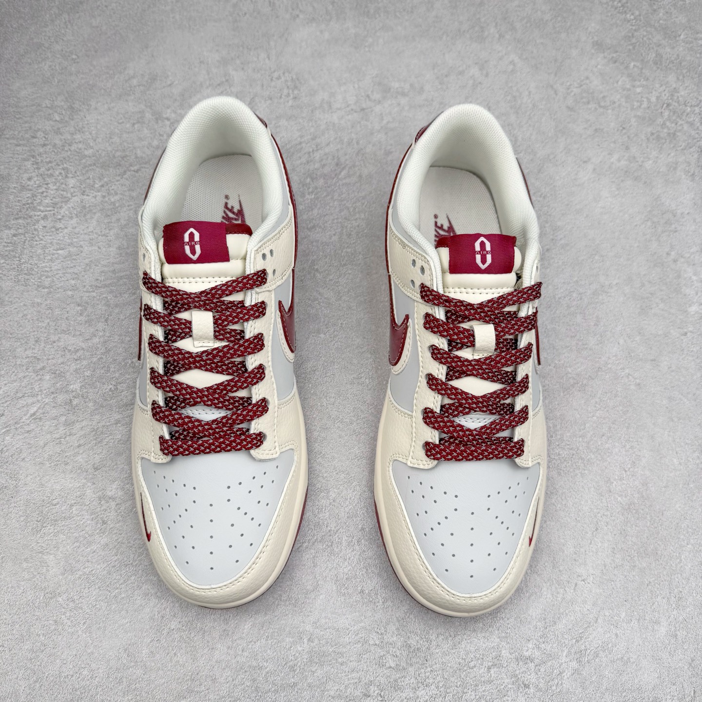 图片[2]-NK Dunk Low 定制配色 FC1688-236 大厂出品 极力推荐 原装头层材料 独家版型蒸餾加工帶來的是更好的视觉和脚感体验大厂纯原品质出货 清洁度 电绣工艺 皮料切割干净无任何毛边 细节完美 实拍调校N版已经零色差零失真 百分百还原实物色彩所见即所得 不存在货不对板色差等低级问题 选购参考实物拍摄 不混卖不参货 只用心做好货严格选品 承诺混一赔十 尺码：36 36.5 37.5 38 38.5 39 40 40.5 41 42 42.5 43 44 44.5 45-选品中心