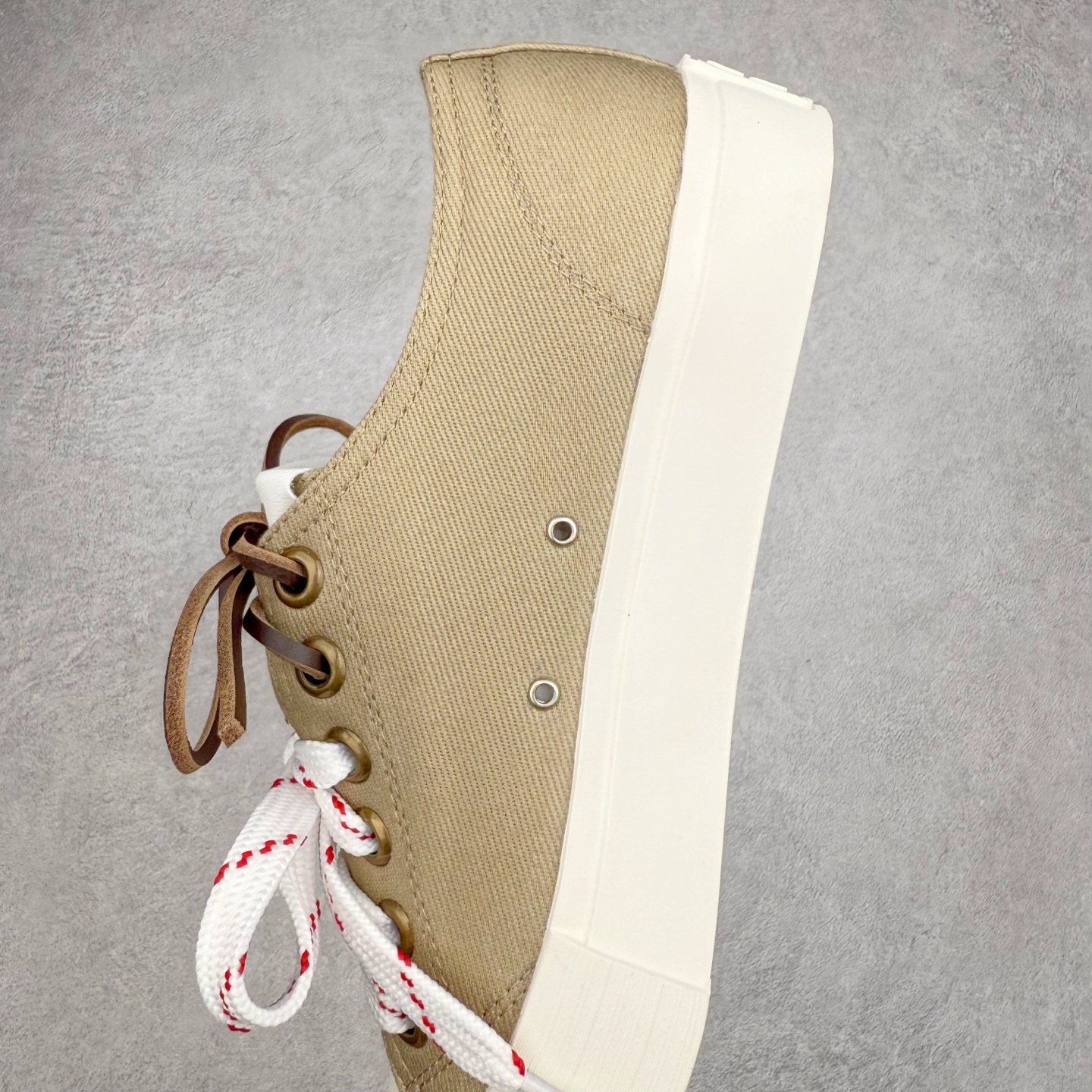 图片[7]-Miumiu缪缪 2025早春时尚新品帆布板鞋 双鞋带搭配 体现了Miu Miu 的大胆特色 尽展女士魅力 简约线条 别致徽标饰于鞋舌点缀 现代风格简约高级 轻松搭配 尽显女士风彩 羊皮内里 尺码：36/40-选品中心