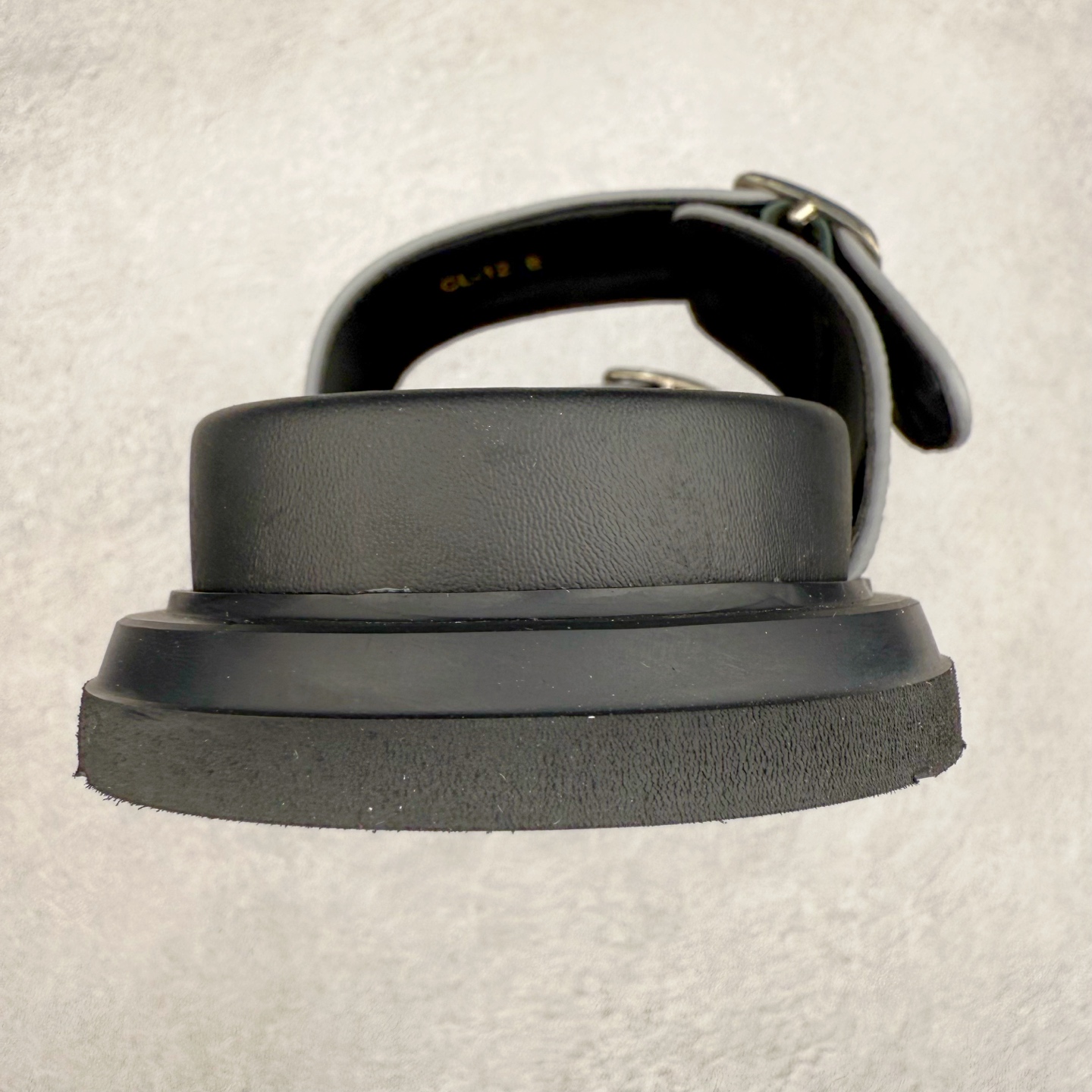 图片[8]-Dior 迪奥 Aqua 圆头平底 牛仔字母印花一字拖鞋 5色出货 现货独家供应‼ Dior 迪奥银色CD 扣图案重新诠释 灵感源自 Dior 档案。搭配“DIOR”标志和同色调凹口鞋底 可与短裤或牛仔裤轻松搭配，打造精致造型。 Size 38 39 40 41 42 43 44 45 46-选品中心