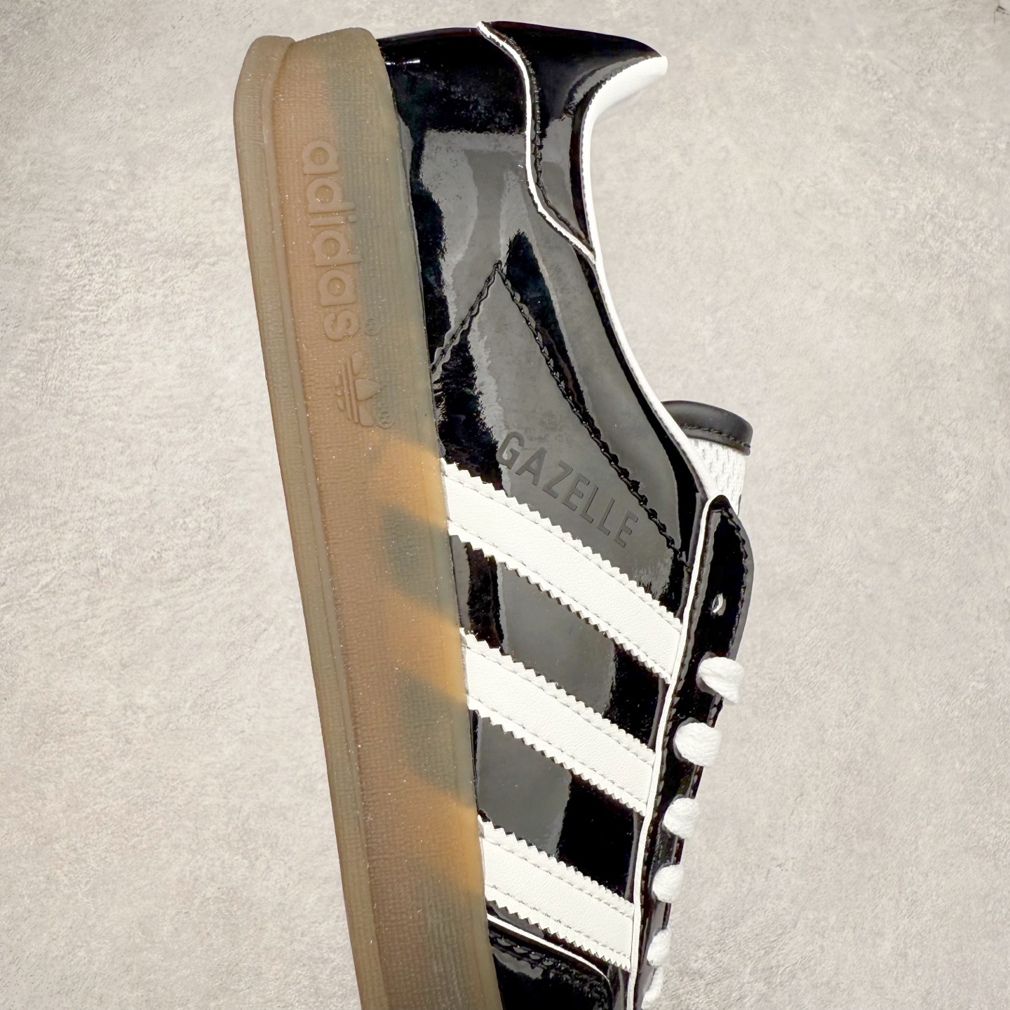 图片[6]-AD Gazelle Indoor Trainers 羚羊内训系列低帮复古百搭休闲运动德训风板鞋 JQ8124 90年代经典的复刻版！自60年代以足球训练鞋面世以来,Gazelle就以其经典设计席卷全球。1991年版本的复刻,再造经典Gazelle。采用皮革打造,搭配浊色细节,让这款经典更加简约。尺码：36 36⅔ 37⅓ 38 38⅔ 39⅓ 40 40⅔ 41⅓ 42 42⅔ 43⅓ 44⅓ 44⅔ 45-选品中心